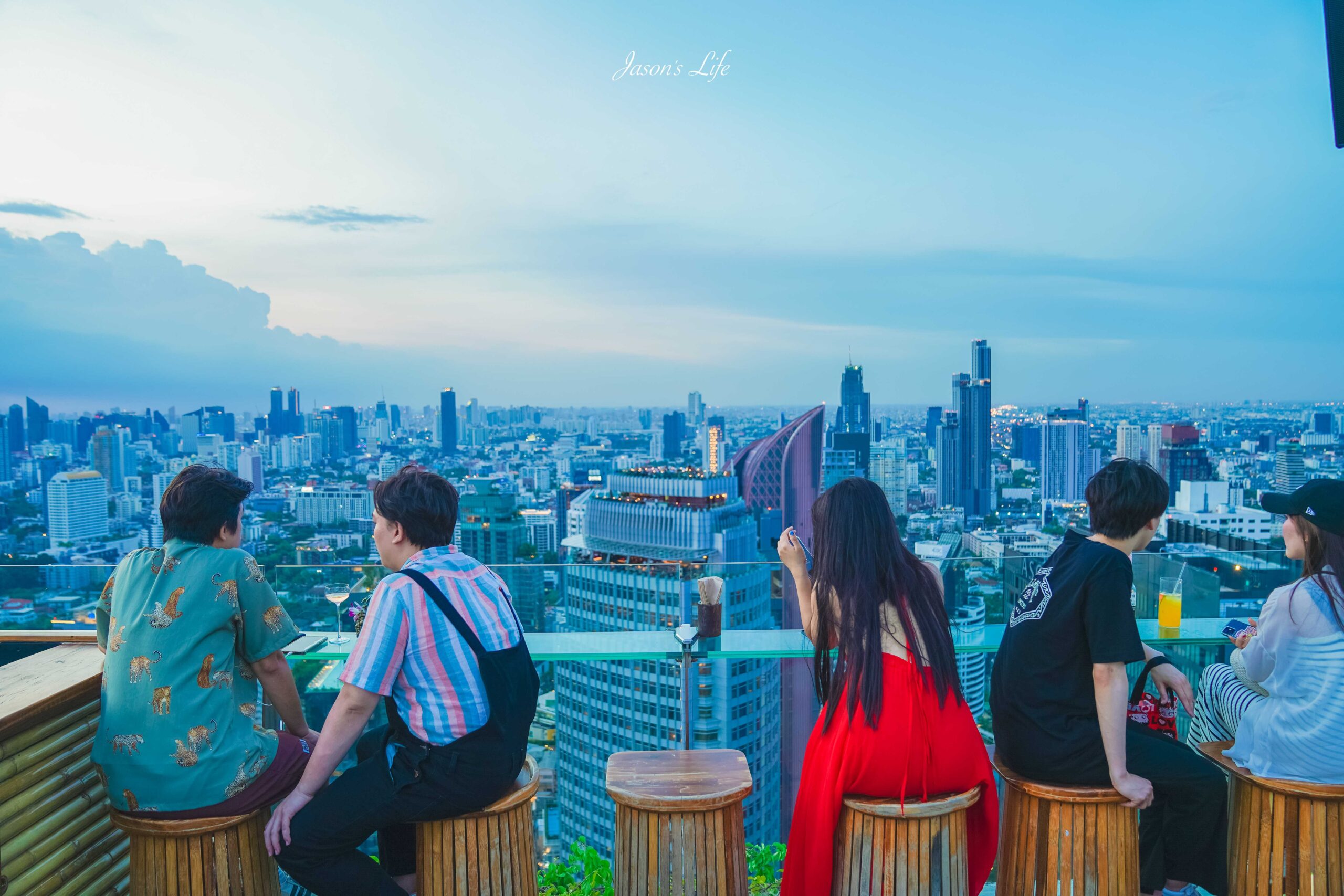 【泰國曼谷│景點】Tichuca Rooftop Bar 水母酒吧。曼谷最夯的高空酒吧，46樓高空酒吧美呆，一定要來感受音樂和氛圍 @Jason&#039;s Life