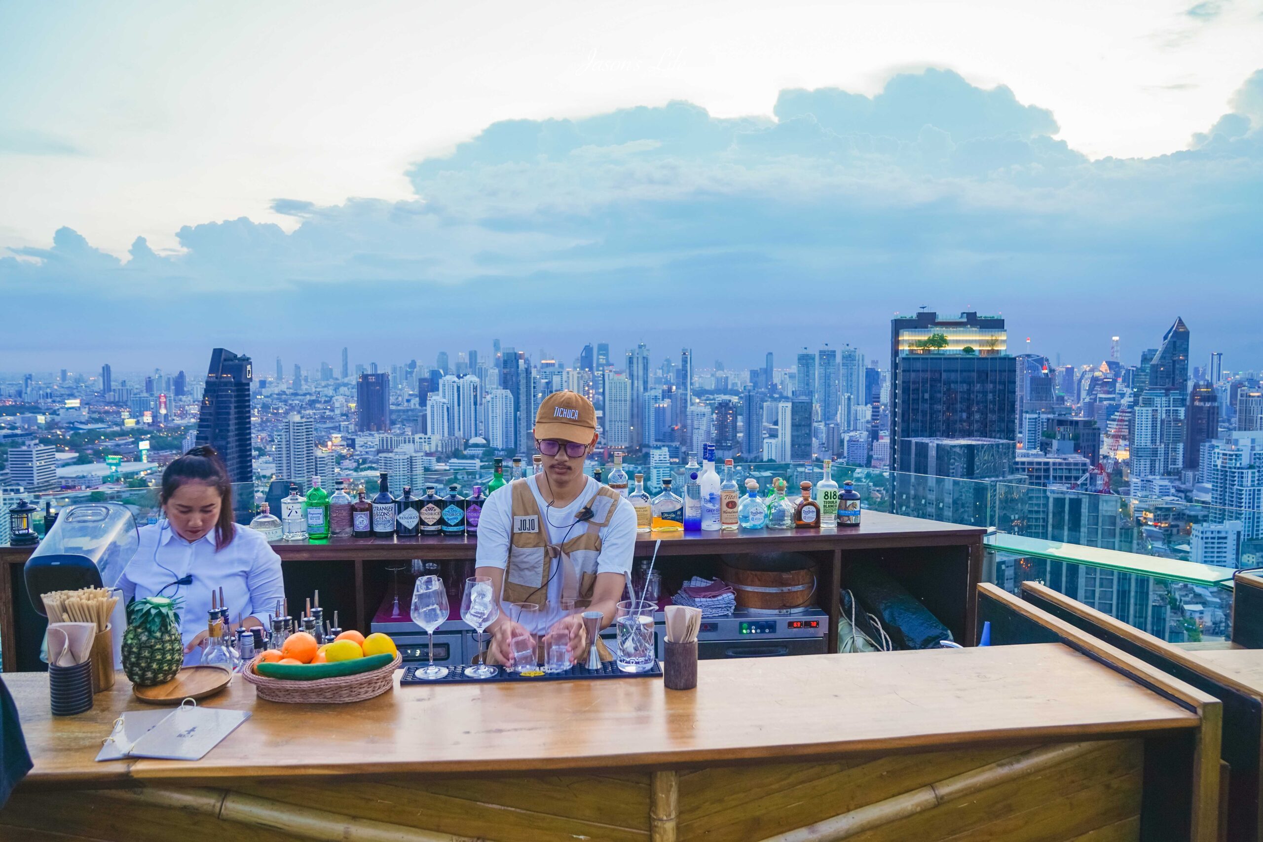 【泰國曼谷│景點】Tichuca Rooftop Bar 水母酒吧。曼谷最夯的高空酒吧，46樓高空酒吧美呆，一定要來感受音樂和氛圍 @Jason&#039;s Life