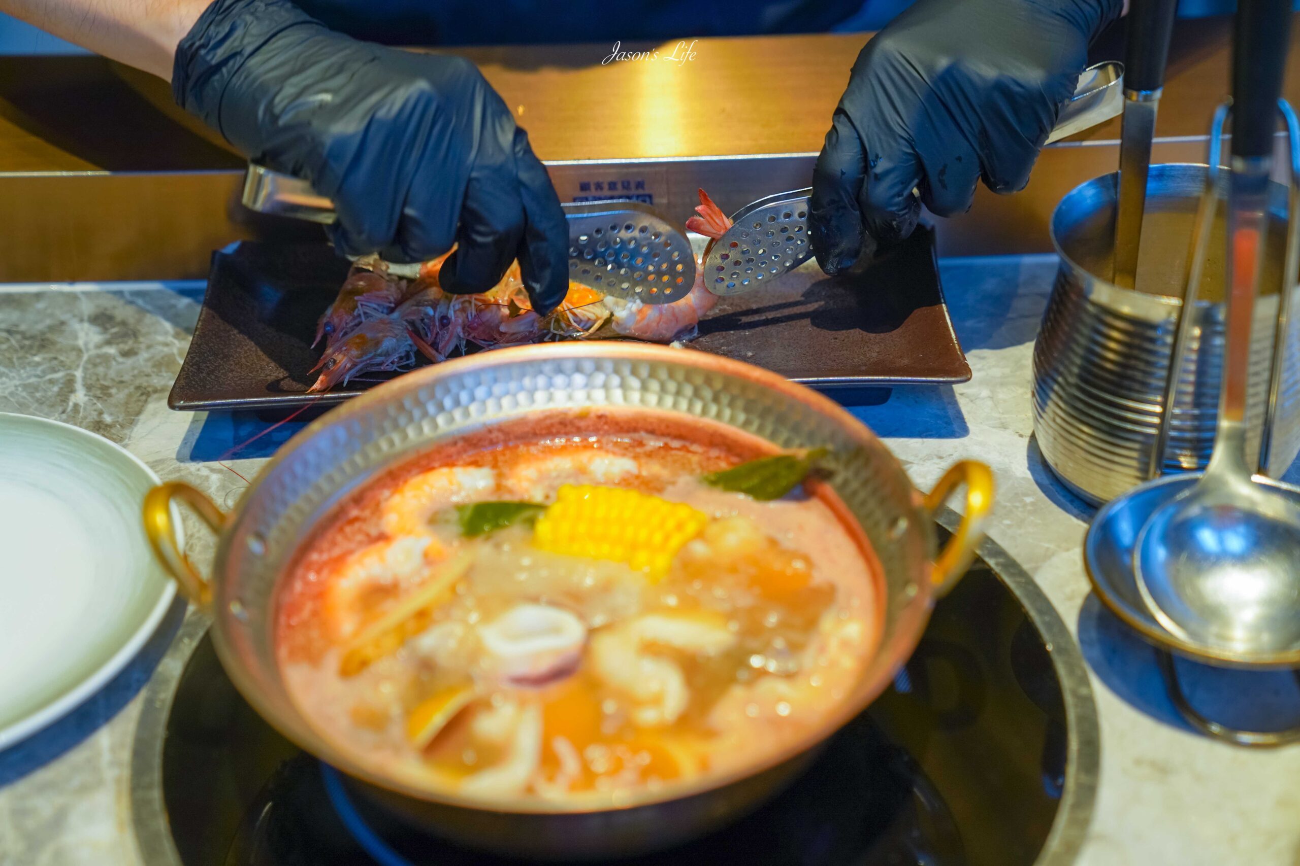 【台中西屯｜美食】月暮藏涮涮鍋しゃぶしゃぶ。台中七期高檔個人火鍋，裝潢霸氣，專人服務幫煮海鮮粥 @Jason&#039;s Life