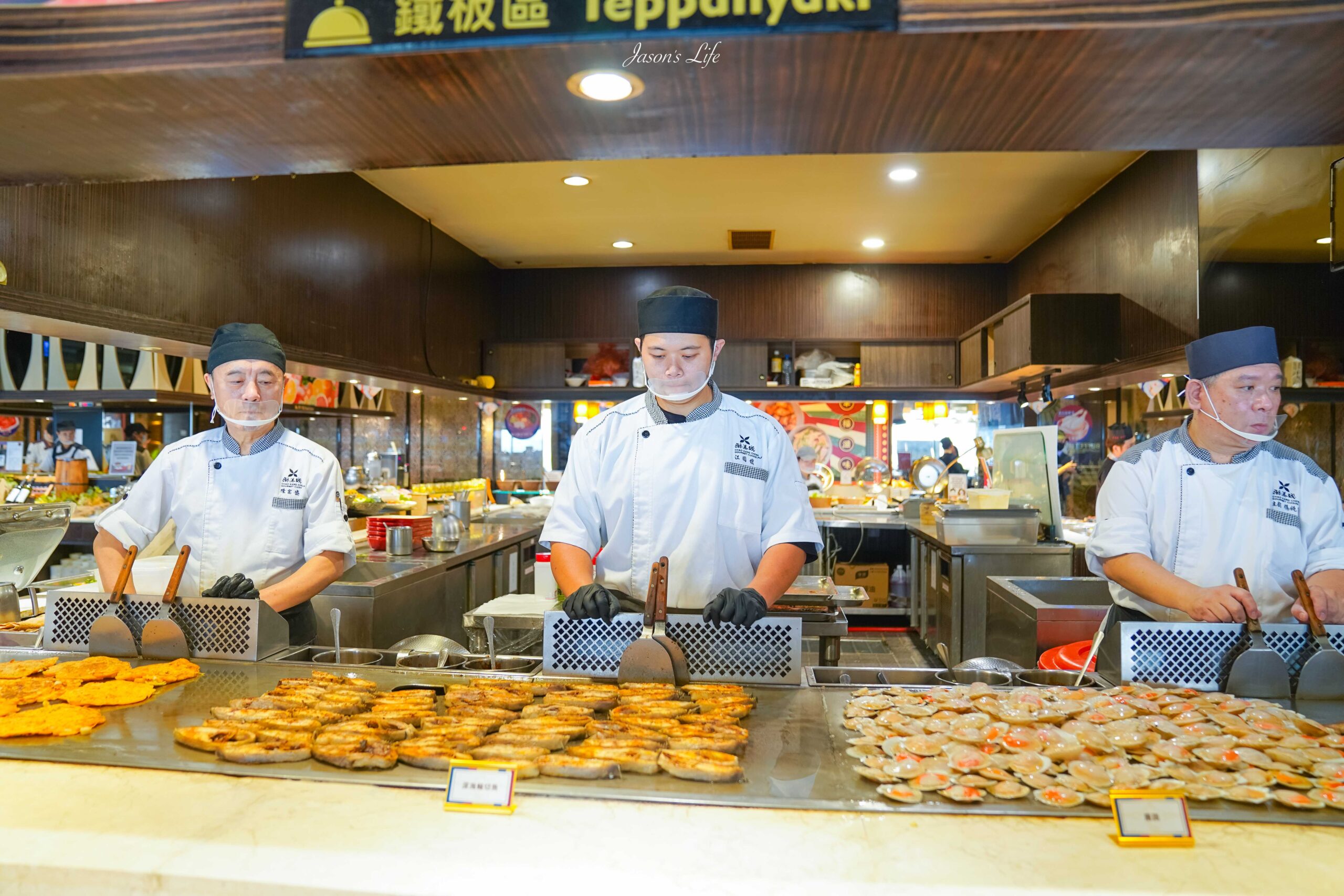 【台中南屯｜美食】太陽百匯(潮港城國際美食館)。釜山海鮮季，台中海鮮直送，10/01~11/30四人同行送巨無霸檸檬泰國蝦 @Jason&#039;s Life