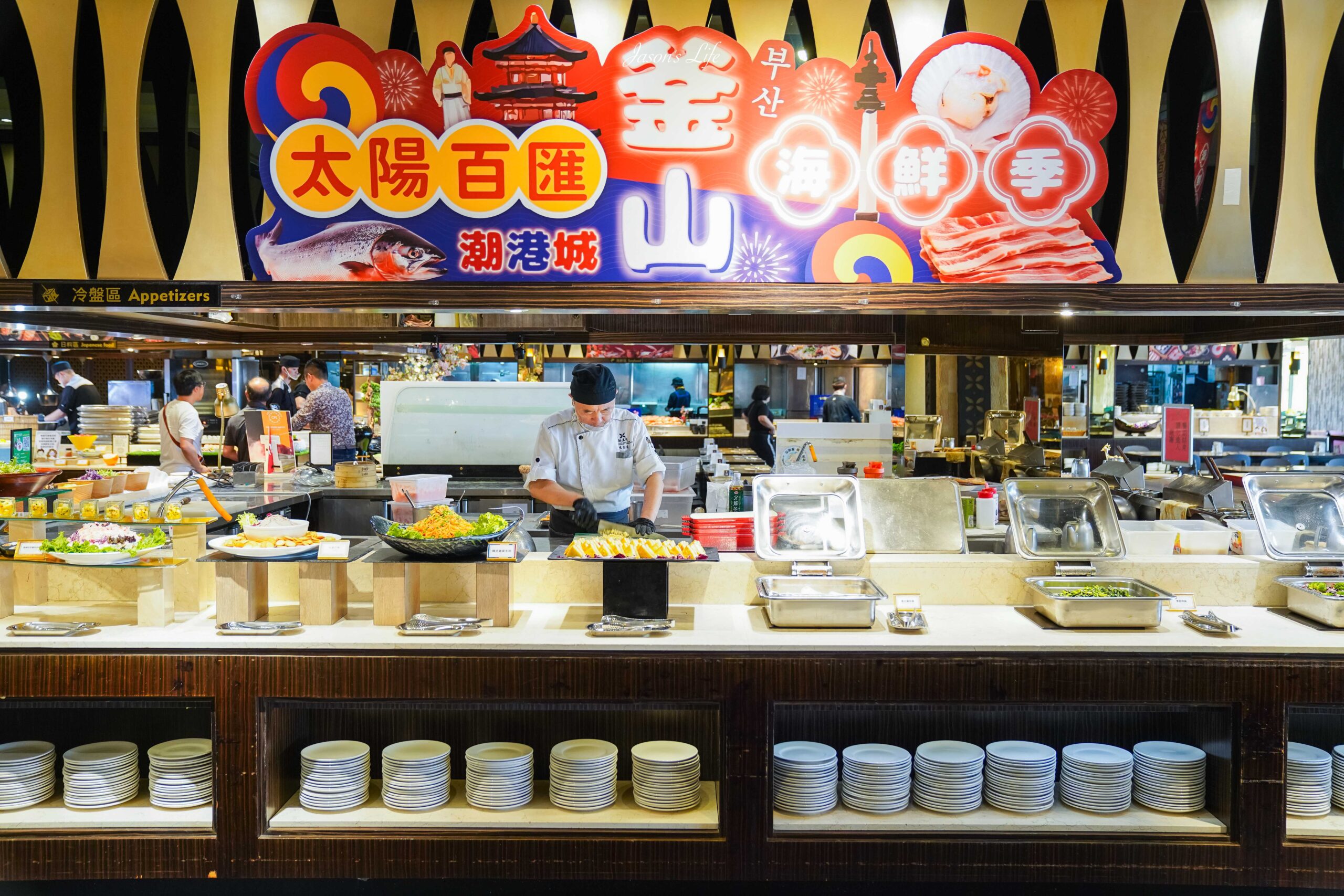 【台中南屯｜美食】太陽百匯(潮港城國際美食館)。釜山海鮮季，台中海鮮直送，10/01~11/30四人同行送巨無霸檸檬泰國蝦 @Jason&#039;s Life