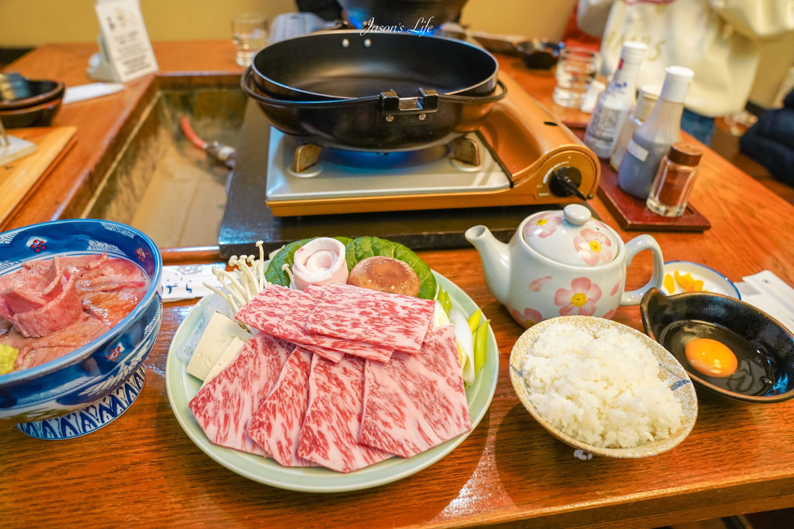 【北海道富良野｜美食】Kumagera(くまげら)。富良野美食推薦，強烈推薦一定要來嚐嚐炙燒和牛丼飯、和牛壽喜鍋，油脂美味 @Jason&#039;s Life