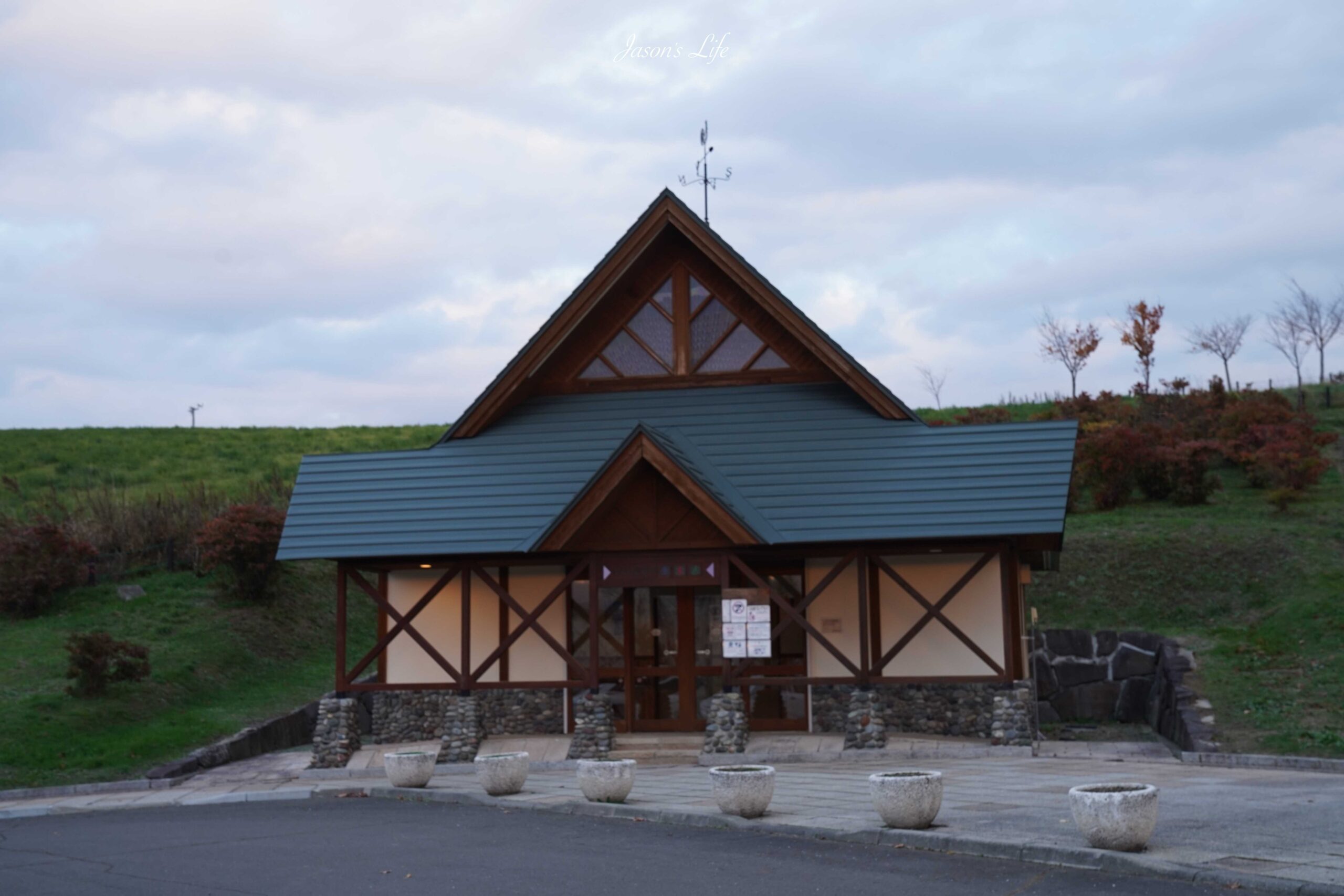 【北海道│景點】北海道寶可夢人孔蓋。一起來收集吧!日本寶可夢人孔蓋收集之路，旅遊順便收集官方彩色角色人孔蓋圖案 @Jason&#039;s Life