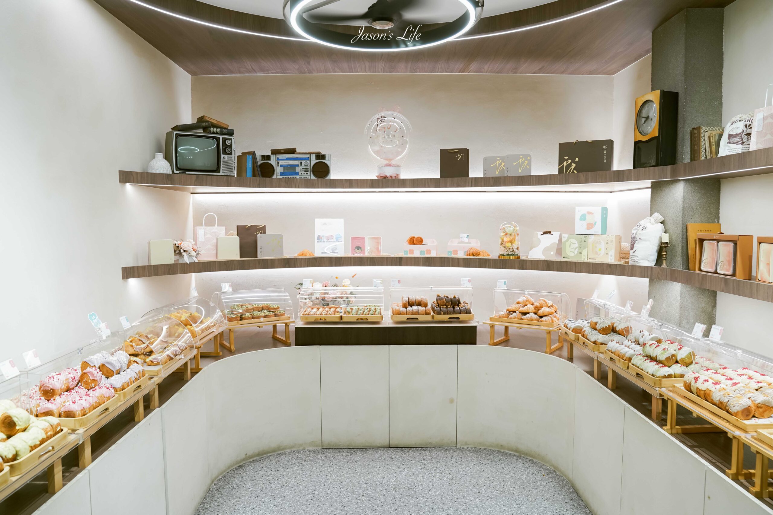 【台南中西區│美食】獻．烘焙 iminding(台南店)。台南圓可頌專賣店，老宅庭院用餐區，30款口味超好拍！ @Jason&#039;s Life