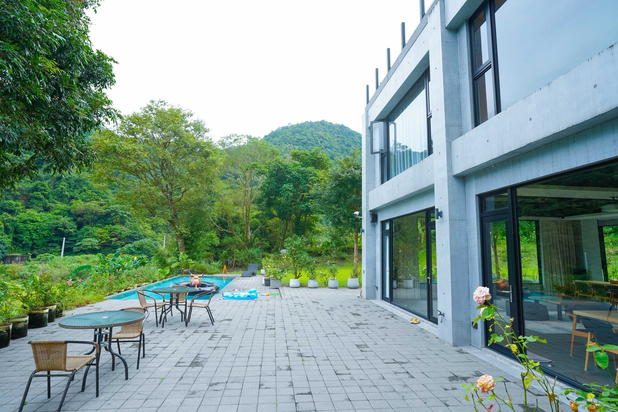 【宜蘭礁溪｜住宿】奶蜜之地 Milk&#038;Honey。宜蘭包棟民宿推薦，與自然共舞的度假天堂，大片草皮及山景戲水池 @Jason&#039;s Life