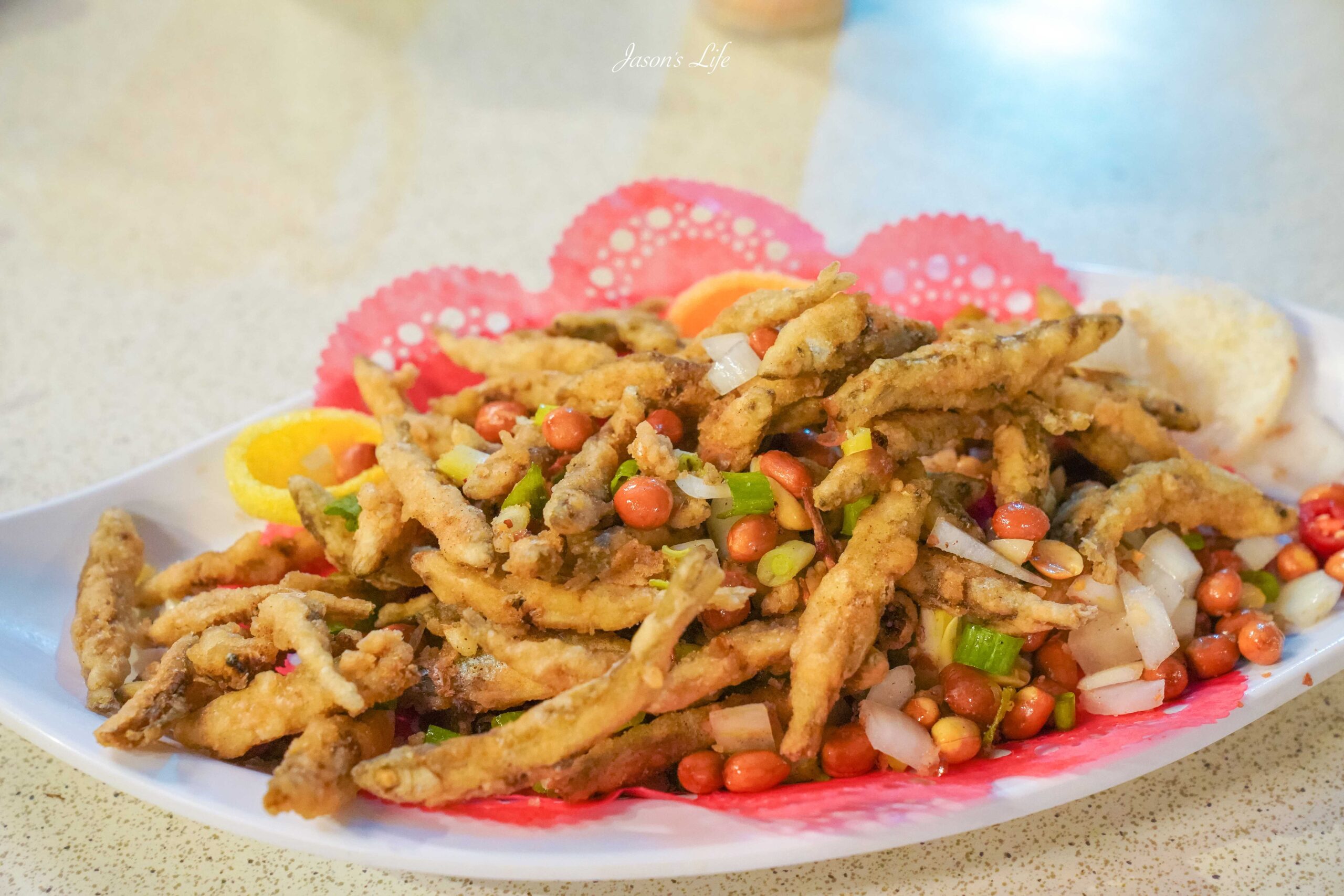 【屏東三地門｜美食】屏東三地門向陽草魚土雞城。在山林間品嚐道地放山雞的美味饗宴，可眺望85大樓和夕陽 @Jason&#039;s Life