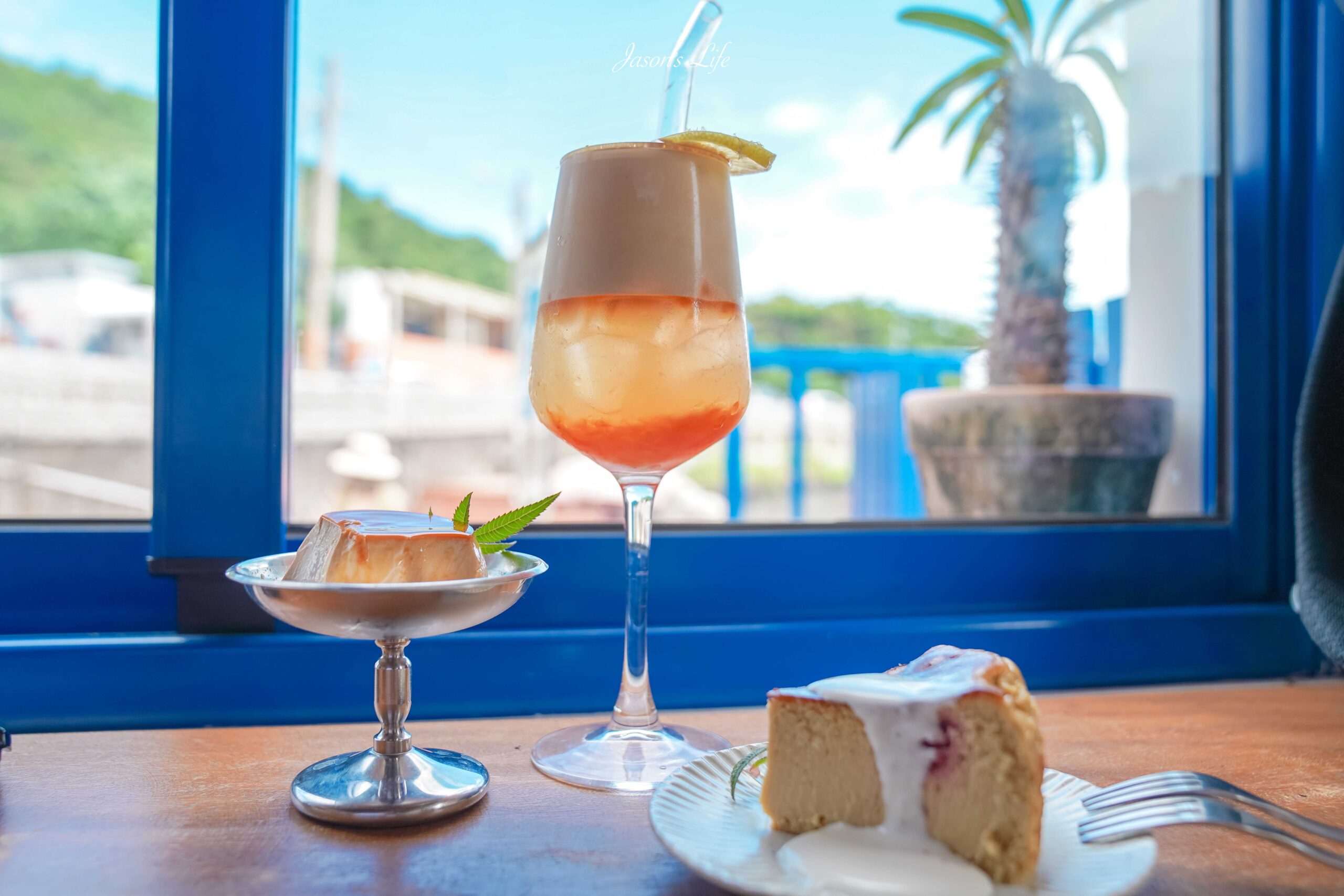 【屏東恆春│美食】萬里桐 Oct.Sun Coffee。萬里桐海景咖啡，墾丁必訪的放鬆角落，漁村藍白異國風＋海景第一排 @Jason&#039;s Life