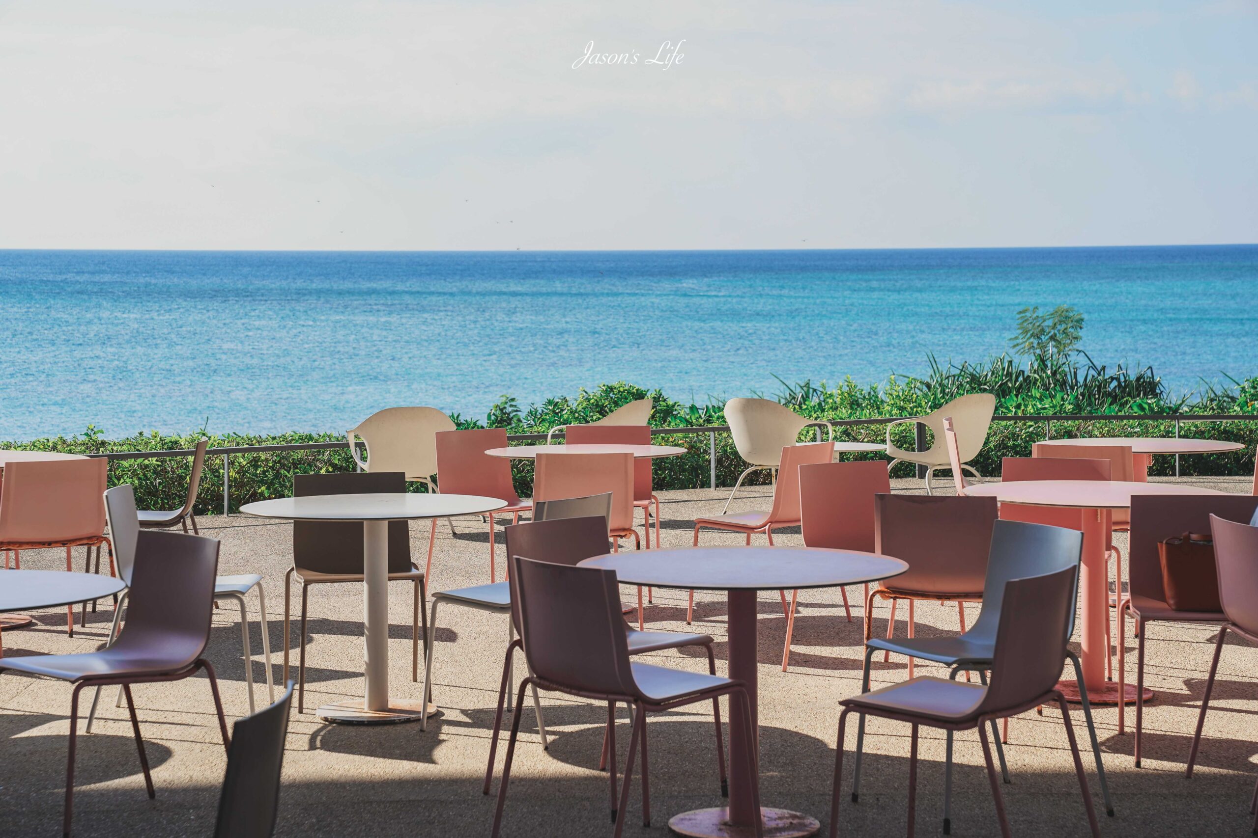【日本沖繩│景點】沖繩読谷村 BANTA CAFE。海景日落咖啡廳推薦，星野集團打造的夢幻打卡點，隱藏著一處秘境海灘 @Jason&#039;s Life
