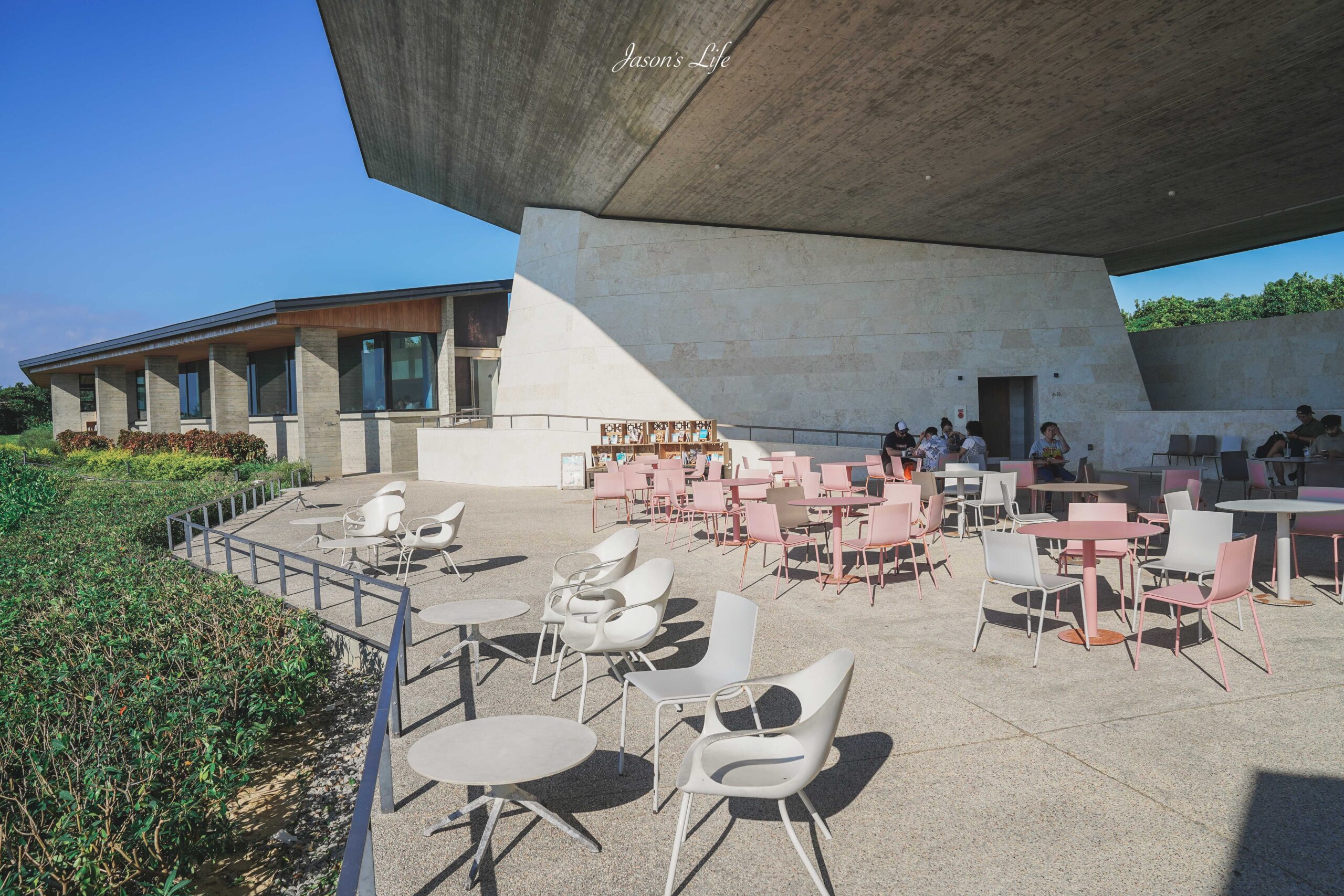 【日本沖繩│景點】沖繩読谷村 BANTA CAFE。海景日落咖啡廳推薦，星野集團打造的夢幻打卡點，隱藏著一處秘境海灘 @Jason&#039;s Life