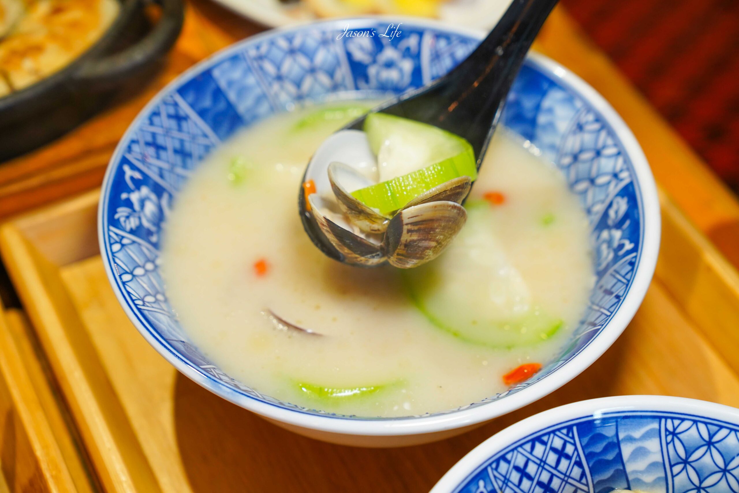 【台中西區｜美食】囍多意麵 向上總店。銅板美食，一碗意麵只要39元，傳承老味道的平價小吃，美味意麵飄香整條街 @Jason&#039;s Life