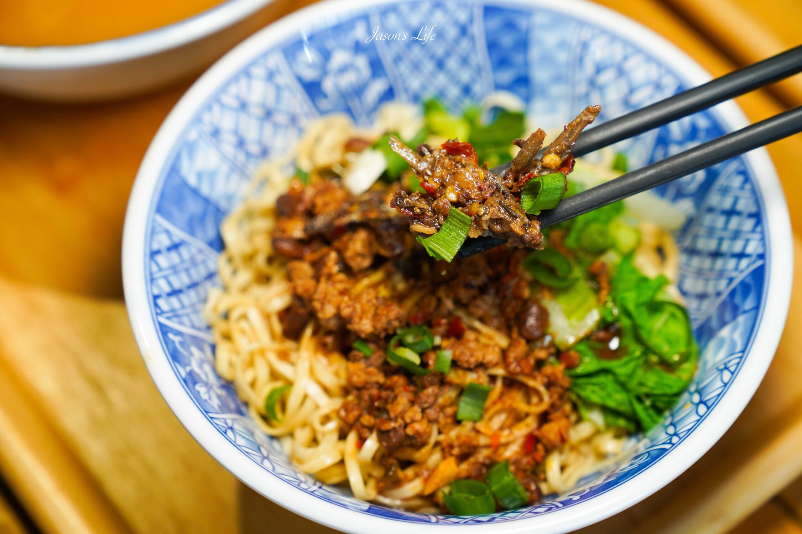 【台中西區｜美食】囍多意麵 向上總店。銅板美食，一碗意麵只要39元，傳承老味道的平價小吃，美味意麵飄香整條街 @Jason&#039;s Life