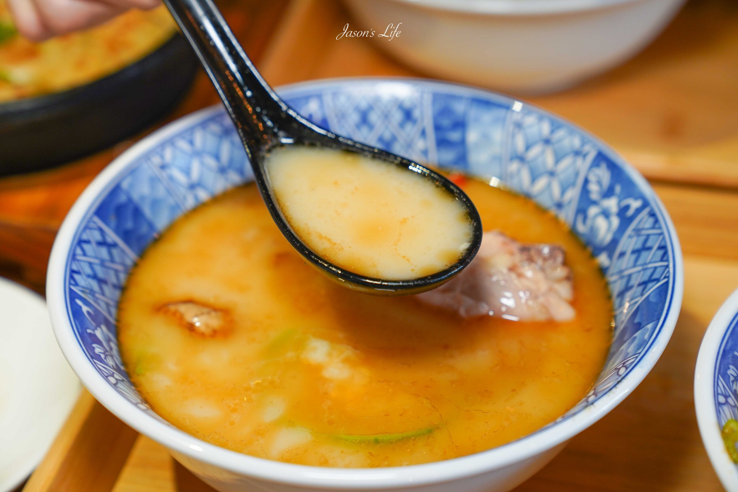 【台中西區｜美食】囍多意麵 向上總店。銅板美食，一碗意麵只要39元，傳承老味道的平價小吃，美味意麵飄香整條街 @Jason&#039;s Life