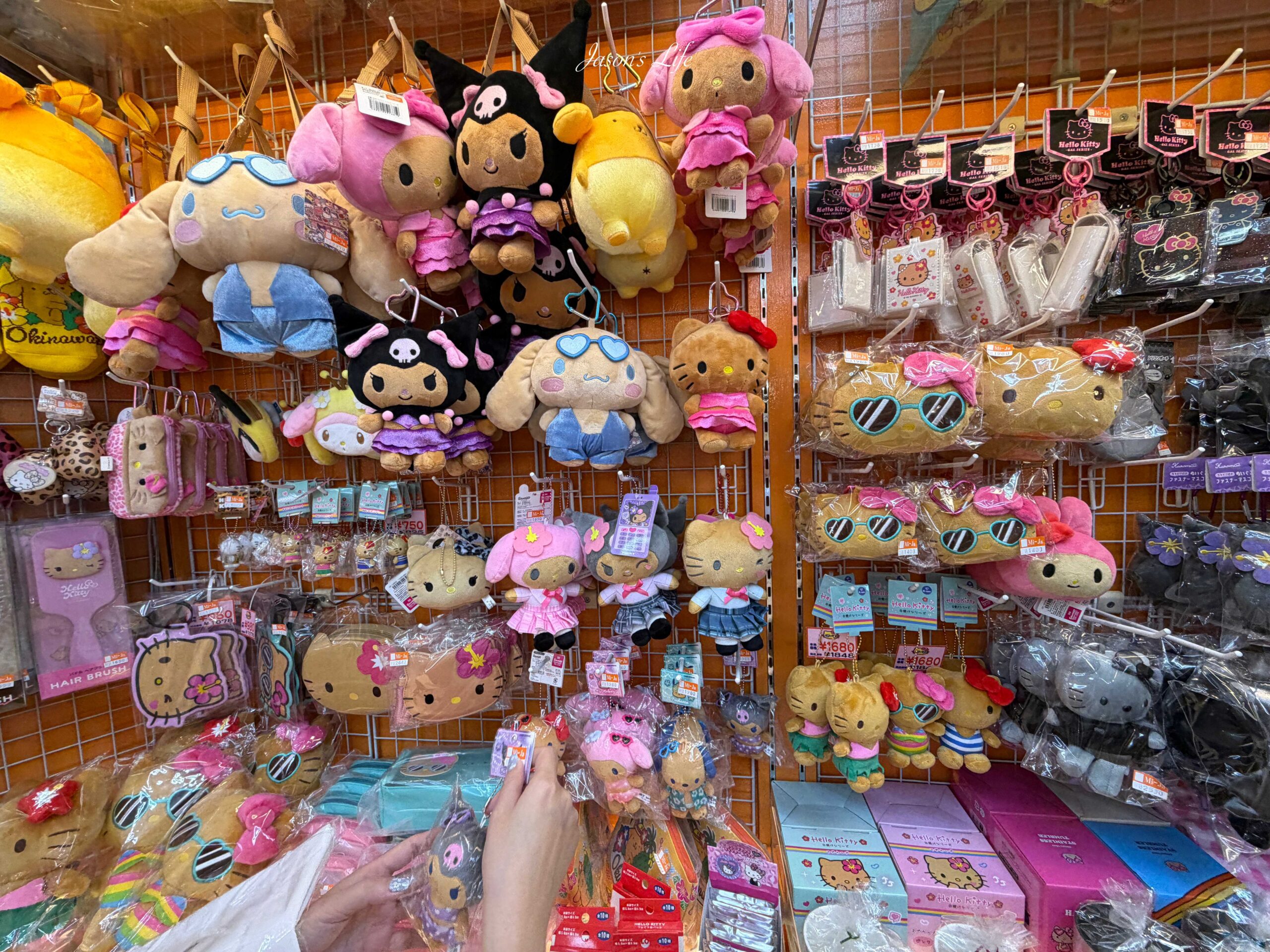 【日本沖繩｜購物】沖繩哪裡買曬黑長腿kitty，只要去這些地方就足夠，一次攻略整理給你 @Jason&#039;s Life