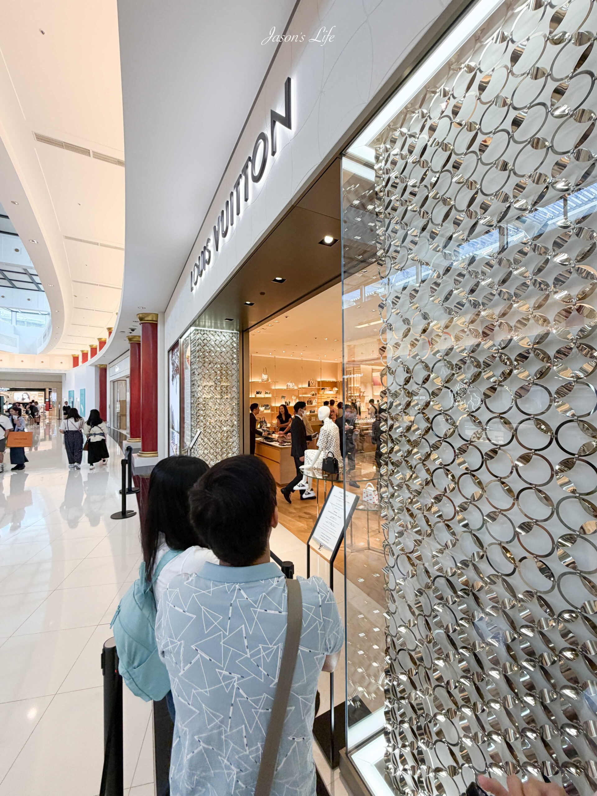 【日本沖繩|購物】沖繩DFS免稅店Louis Vuitton。來個專屬沖繩風獅爺燙金LOGO,當作沖繩紀念品吧 @Jason's Life