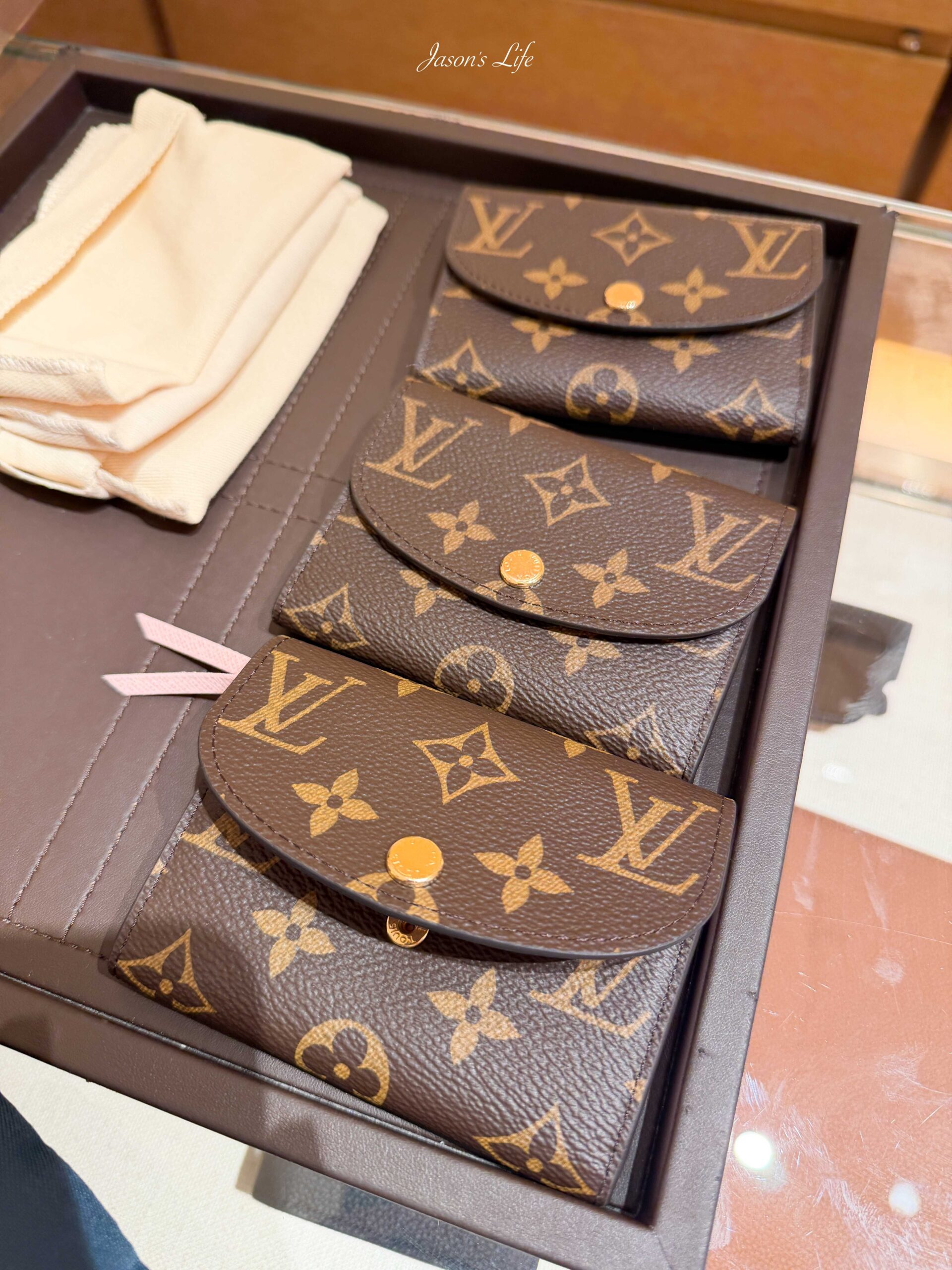 【日本沖繩|購物】沖繩DFS免稅店Louis Vuitton。來個專屬沖繩風獅爺燙金LOGO,當作沖繩紀念品吧 @Jason's Life