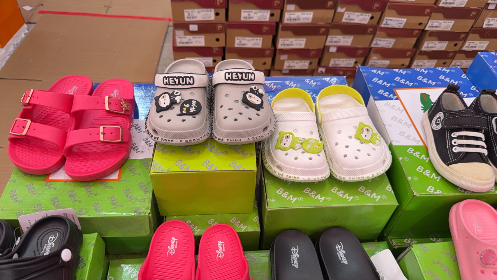 【苗栗竹南｜特賣情報】竹南聯合特賣會。風雪狼石墨烯科技保暖外套，特價鞋款390元起 @Jason&#039;s Life