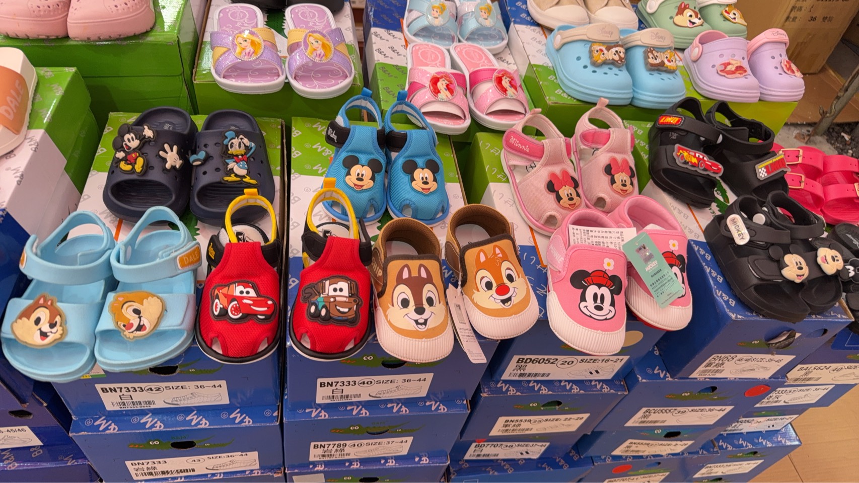 【苗栗竹南｜特賣情報】竹南聯合特賣會。風雪狼石墨烯科技保暖外套，特價鞋款390元起 @Jason&#039;s Life