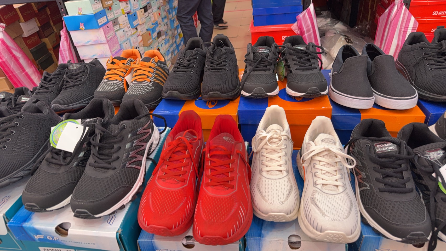 【苗栗竹南｜特賣情報】竹南聯合特賣會。風雪狼石墨烯科技保暖外套，特價鞋款390元起 @Jason&#039;s Life