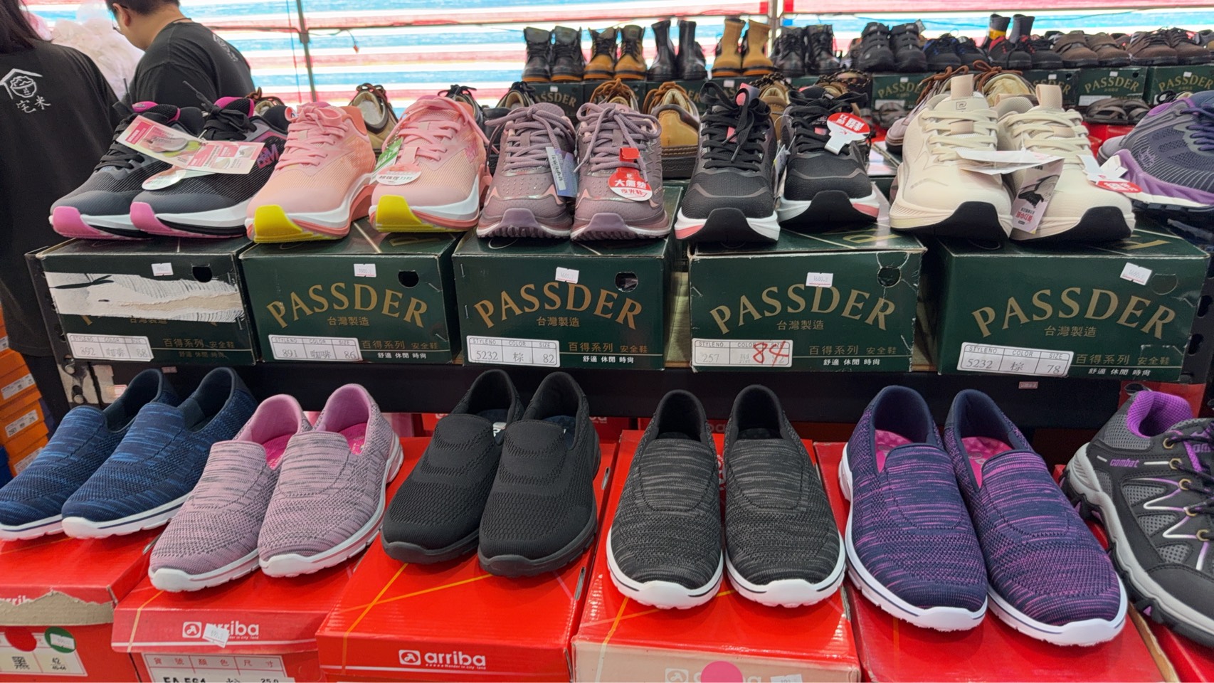【苗栗竹南｜特賣情報】竹南聯合特賣會。風雪狼石墨烯科技保暖外套，特價鞋款390元起 @Jason&#039;s Life