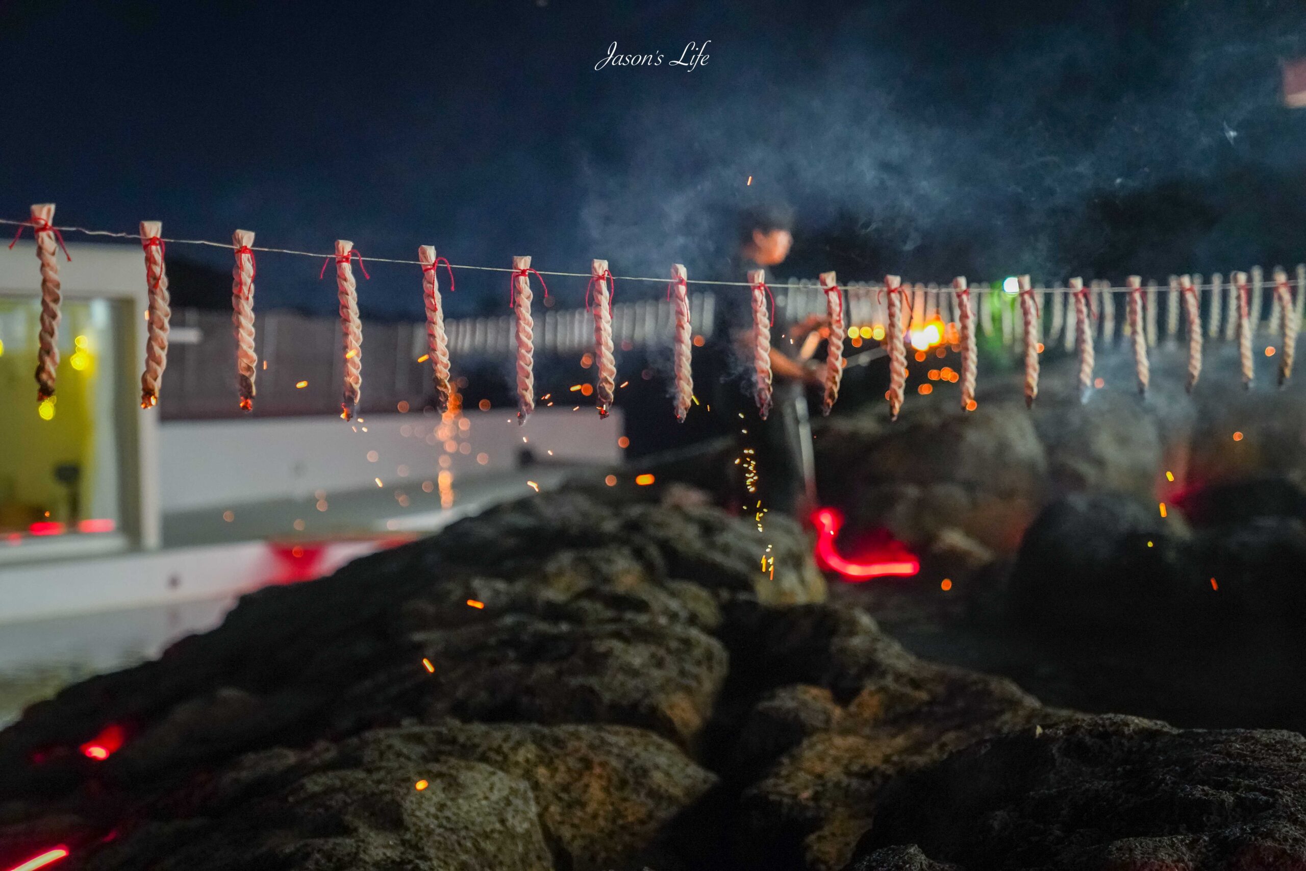 【韓國濟州│美食】濟州熔岩咖啡廳FloWave Cafe(플로웨이브)。濟州島咖啡廳推薦，火山熔岩氛圍感爆棚，還有落火表演，必訪咖啡廳 @Jason&#039;s Life