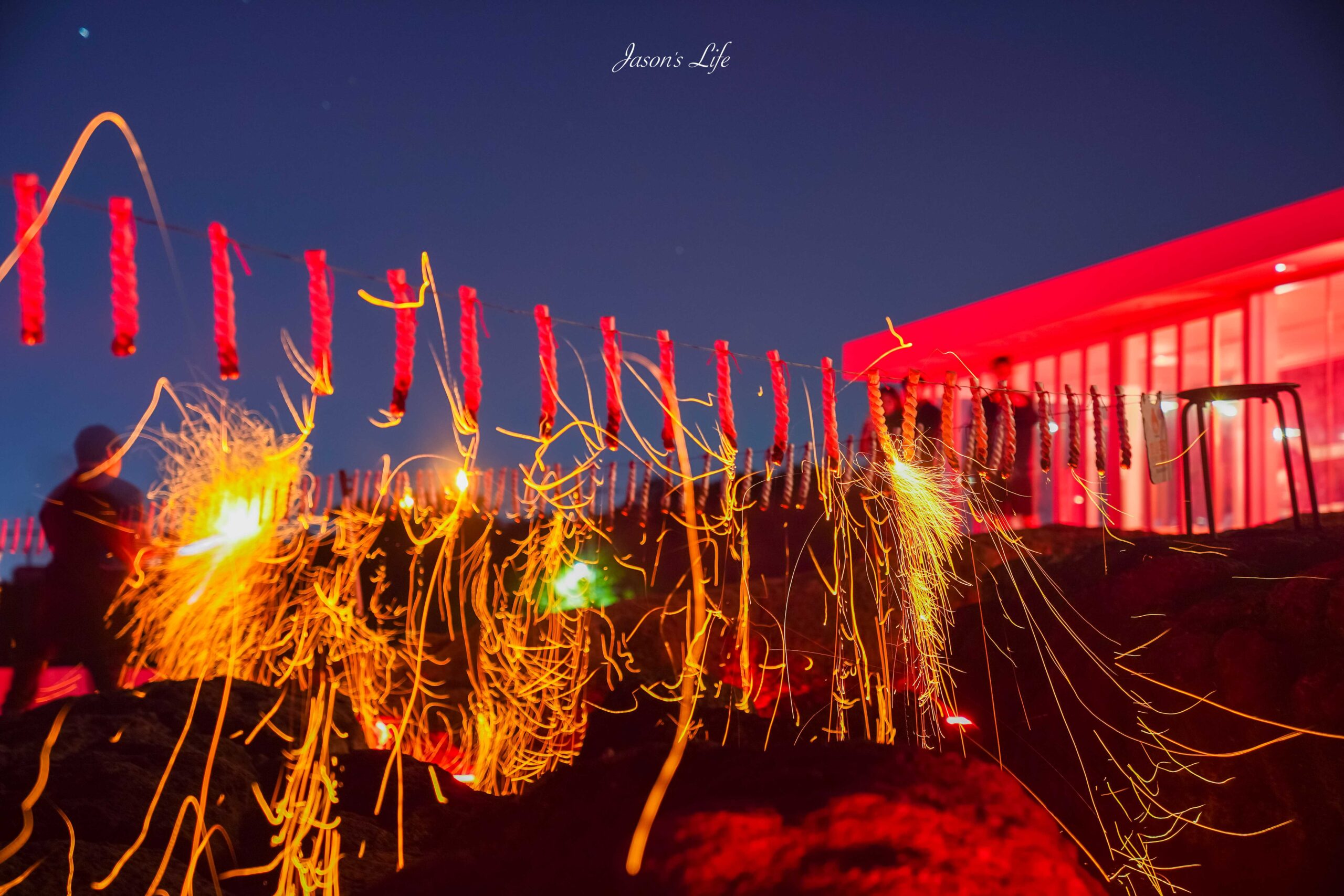 【韓國濟州│美食】濟州熔岩咖啡廳FloWave Cafe(플로웨이브)。濟州島咖啡廳推薦，火山熔岩氛圍感爆棚，還有落火表演，必訪咖啡廳 @Jason&#039;s Life