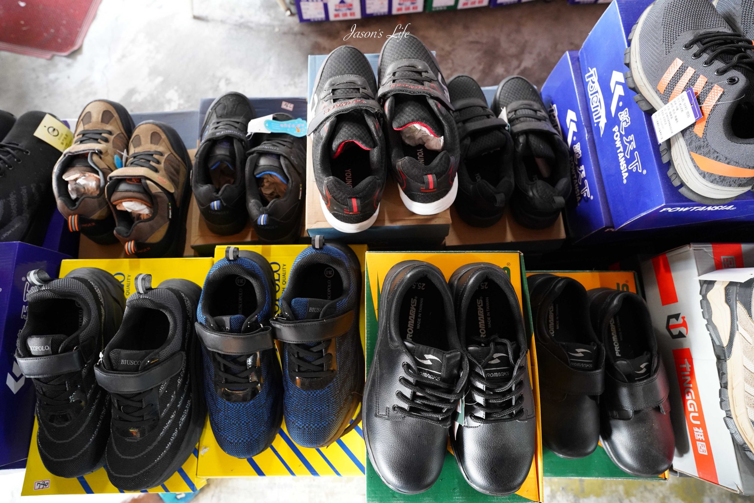 【台中大雅｜特賣情報】吉村國際鞋業。老闆清倉大拍賣，最低只要一折起，休閒鞋買一送二，只要390元 @Jason&#039;s Life