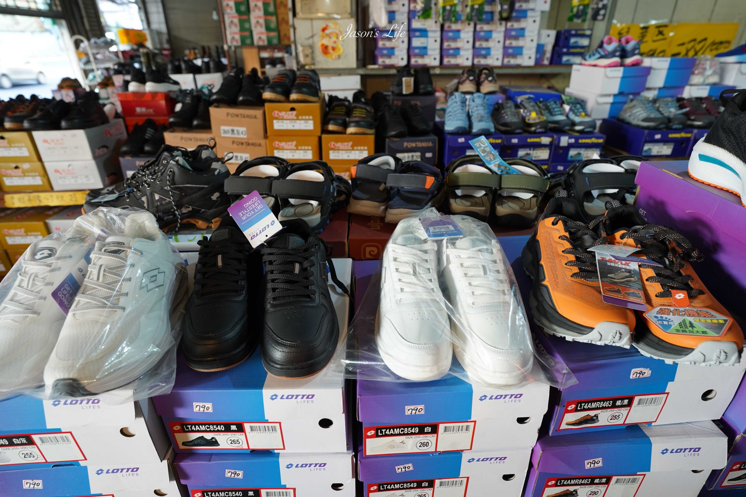 【台中大雅|特賣情報】吉村國際鞋業。老闆清倉大拍賣,最低只要一折起,休閒鞋買一送二,只要390元 @Jason's Life 【台中大雅|特賣情報】吉村國際鞋業。老闆清倉大拍賣,最低只要一折起,休閒鞋買一送二,只要390元 @Jason's Life
