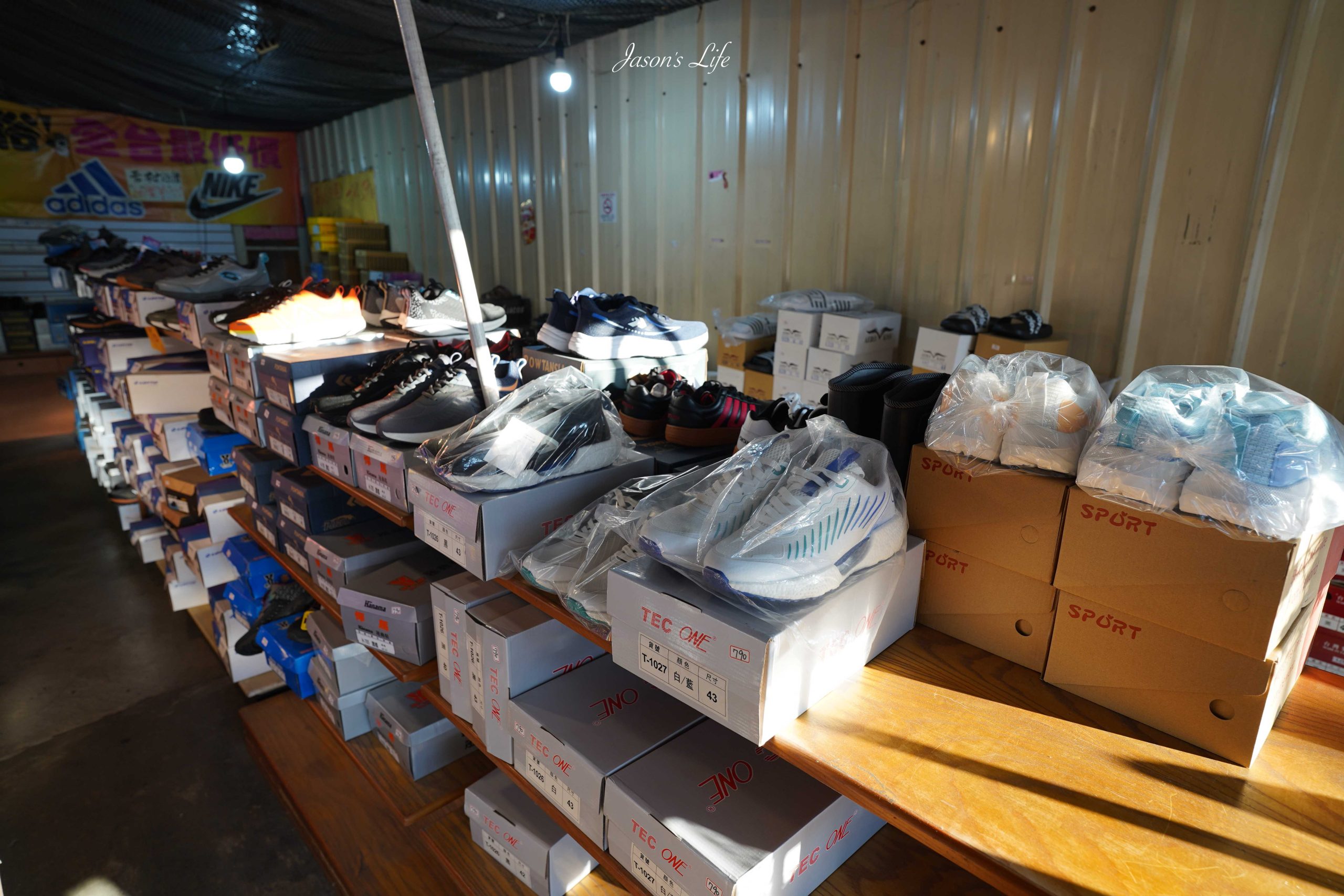 【台中大雅|特賣情報】吉村國際鞋業。老闆清倉大拍賣,最低只要一折起,休閒鞋買一送二,只要390元 @Jason's Life 【台中大雅|特賣情報】吉村國際鞋業。老闆清倉大拍賣,最低只要一折起,休閒鞋買一送二,只要390元 @Jason's Life