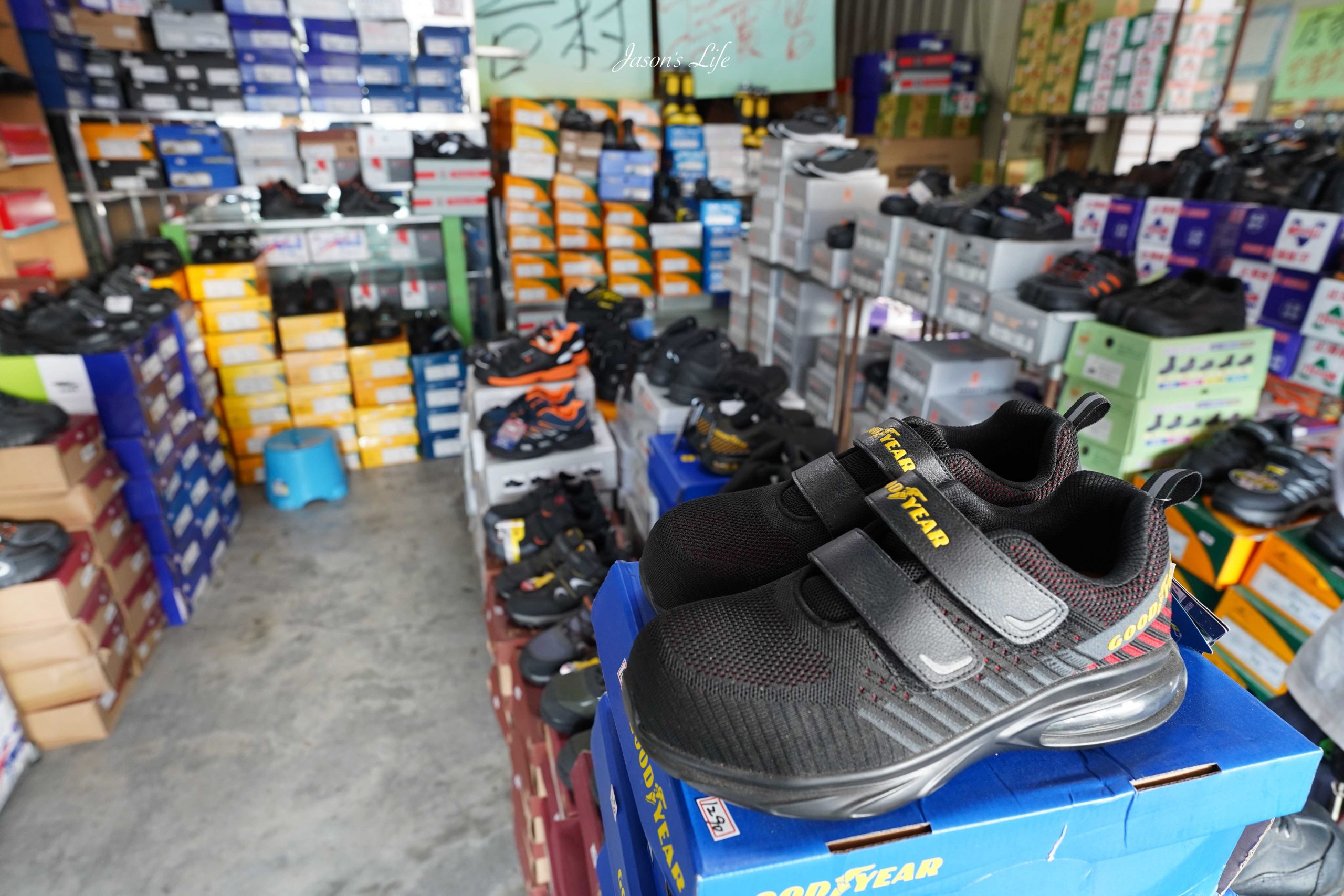 【台中大雅|特賣情報】吉村國際鞋業。老闆清倉大拍賣,最低只要一折起,休閒鞋買一送二,只要390元 @Jason's Life 【台中大雅|特賣情報】吉村國際鞋業。老闆清倉大拍賣,最低只要一折起,休閒鞋買一送二,只要390元 @Jason's Life