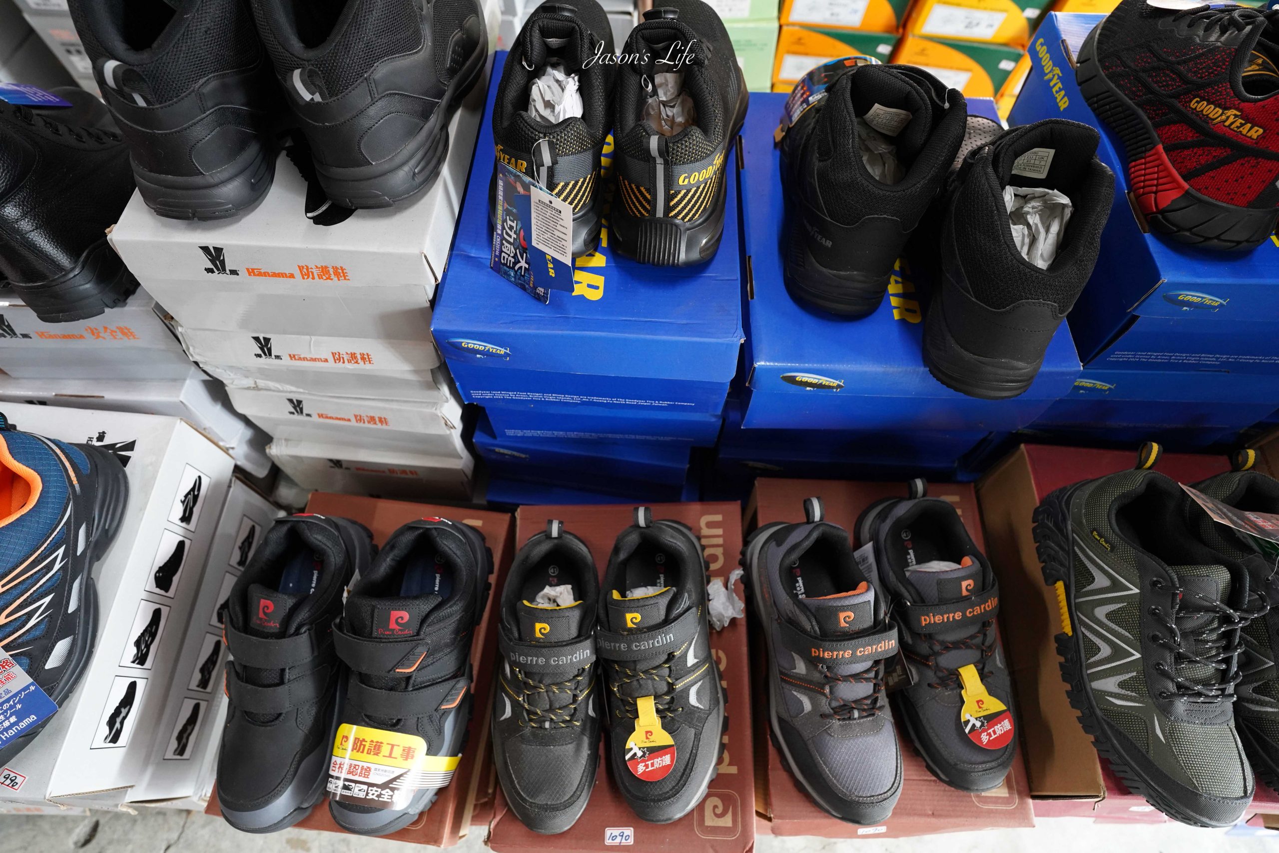 【台中大雅｜特賣情報】吉村國際鞋業。老闆清倉大拍賣，最低只要一折起，休閒鞋買一送二，只要390元 @Jason&#039;s Life