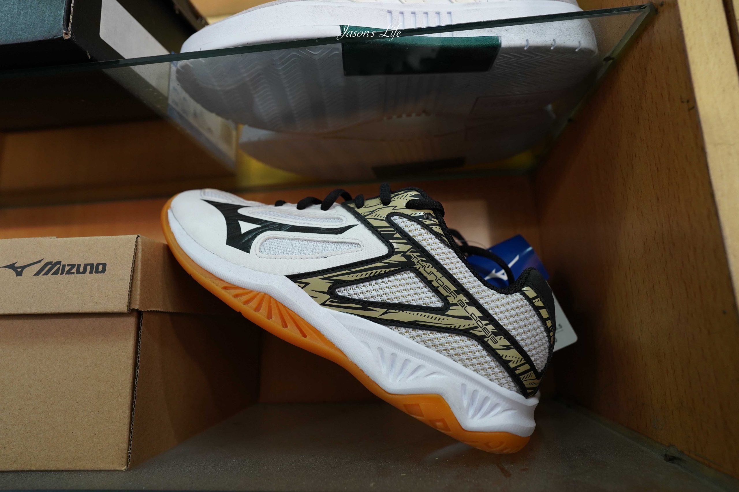 【台中大雅｜特賣情報】吉村國際鞋業。老闆清倉大拍賣，最低只要一折起，休閒鞋買一送二，只要390元 @Jason&#039;s Life