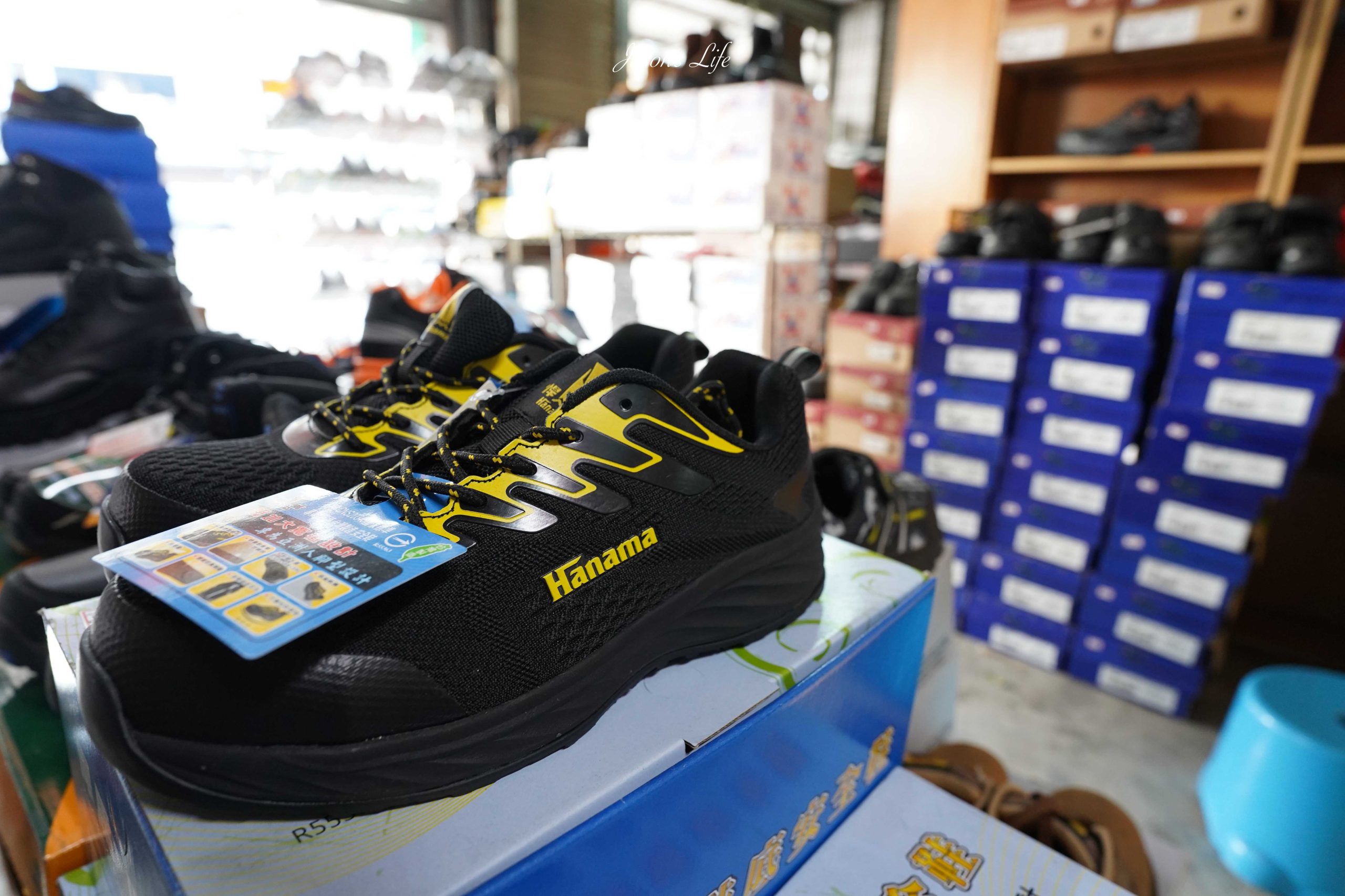 【台中大雅|特賣情報】吉村國際鞋業。老闆清倉大拍賣,最低只要一折起,休閒鞋買一送二,只要390元 @Jason's Life 【台中大雅|特賣情報】吉村國際鞋業。老闆清倉大拍賣,最低只要一折起,休閒鞋買一送二,只要390元 @Jason's Life