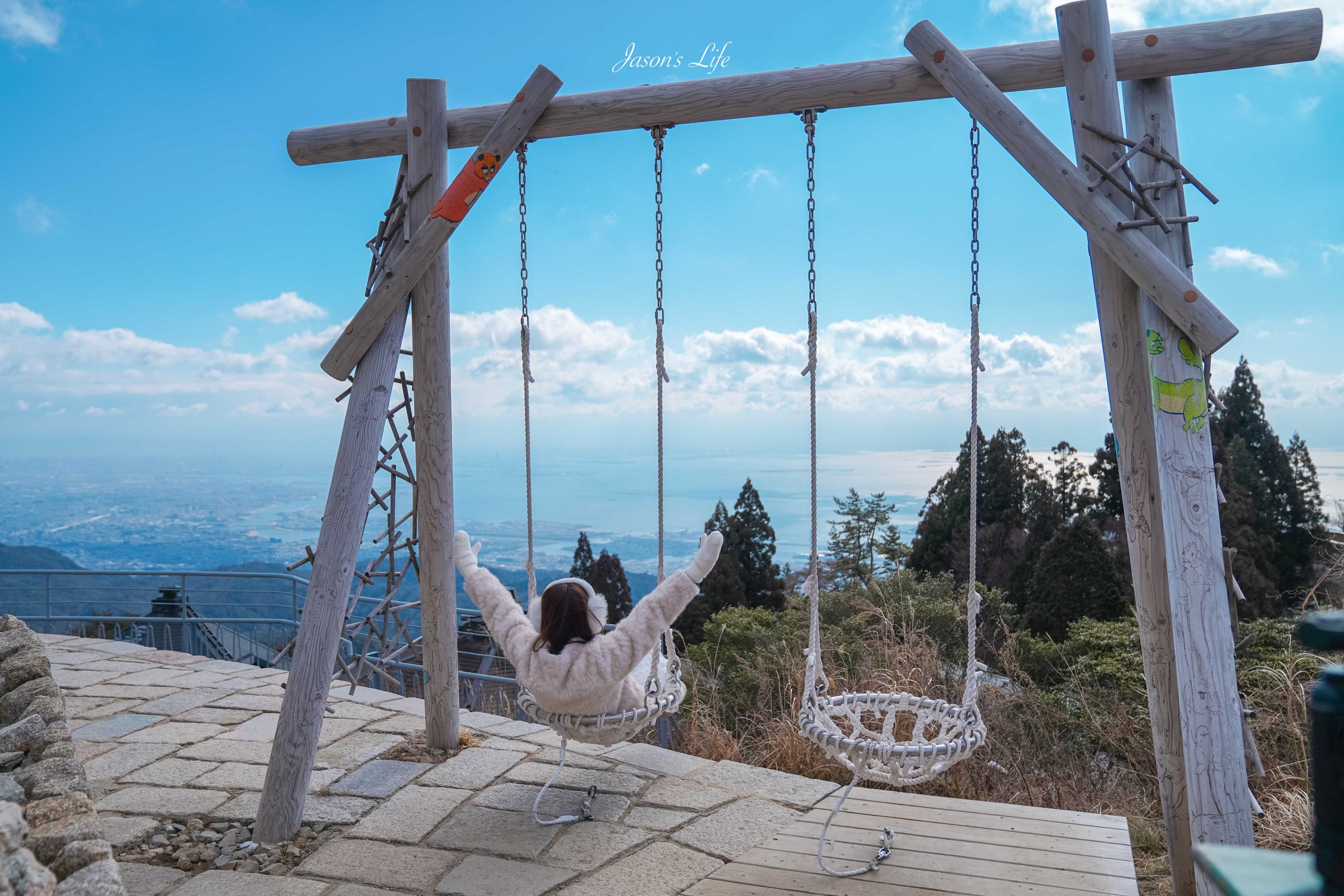 【日本神戶｜景點】六甲山花園展望台。搭乘六甲山有馬溫泉纜車，神戶百萬夜景及空中盪鞦韆，異國風情花園造景，兵庫縣自由行必去 @Jason's Life