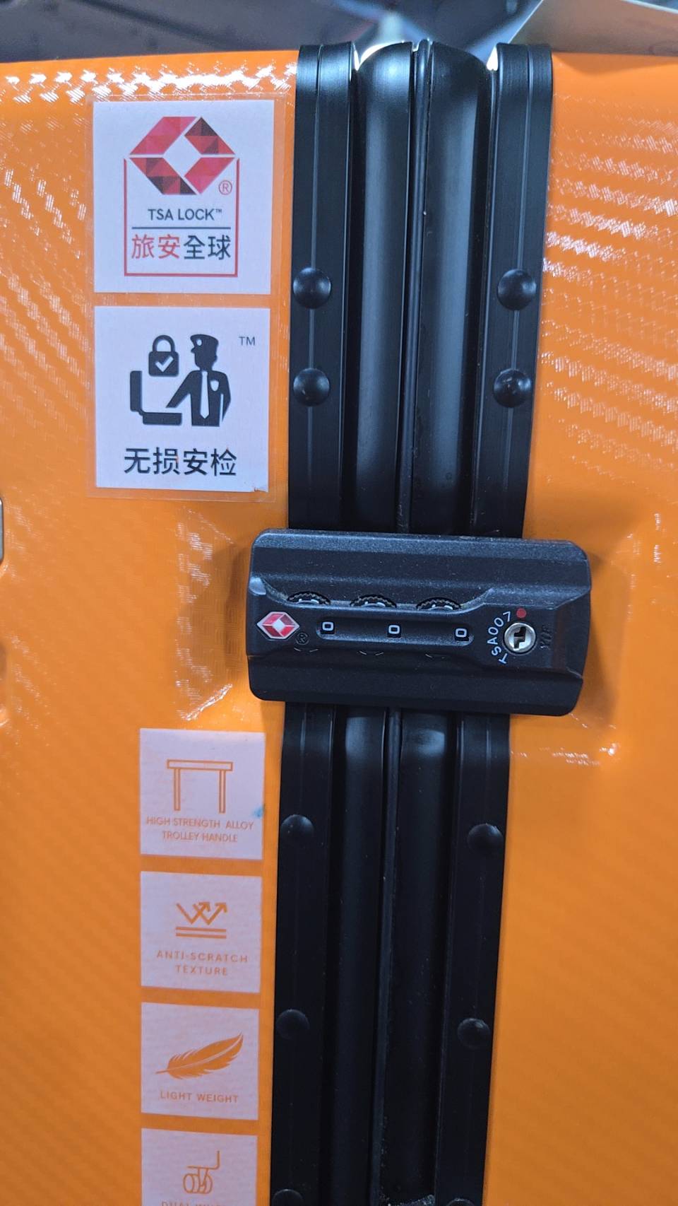 【台北中山｜特賣情報】風雪狼獨家代理特賣會。夏季款透氣冰絲上衣，前開式行李箱登機箱特價中 @Jason's Life