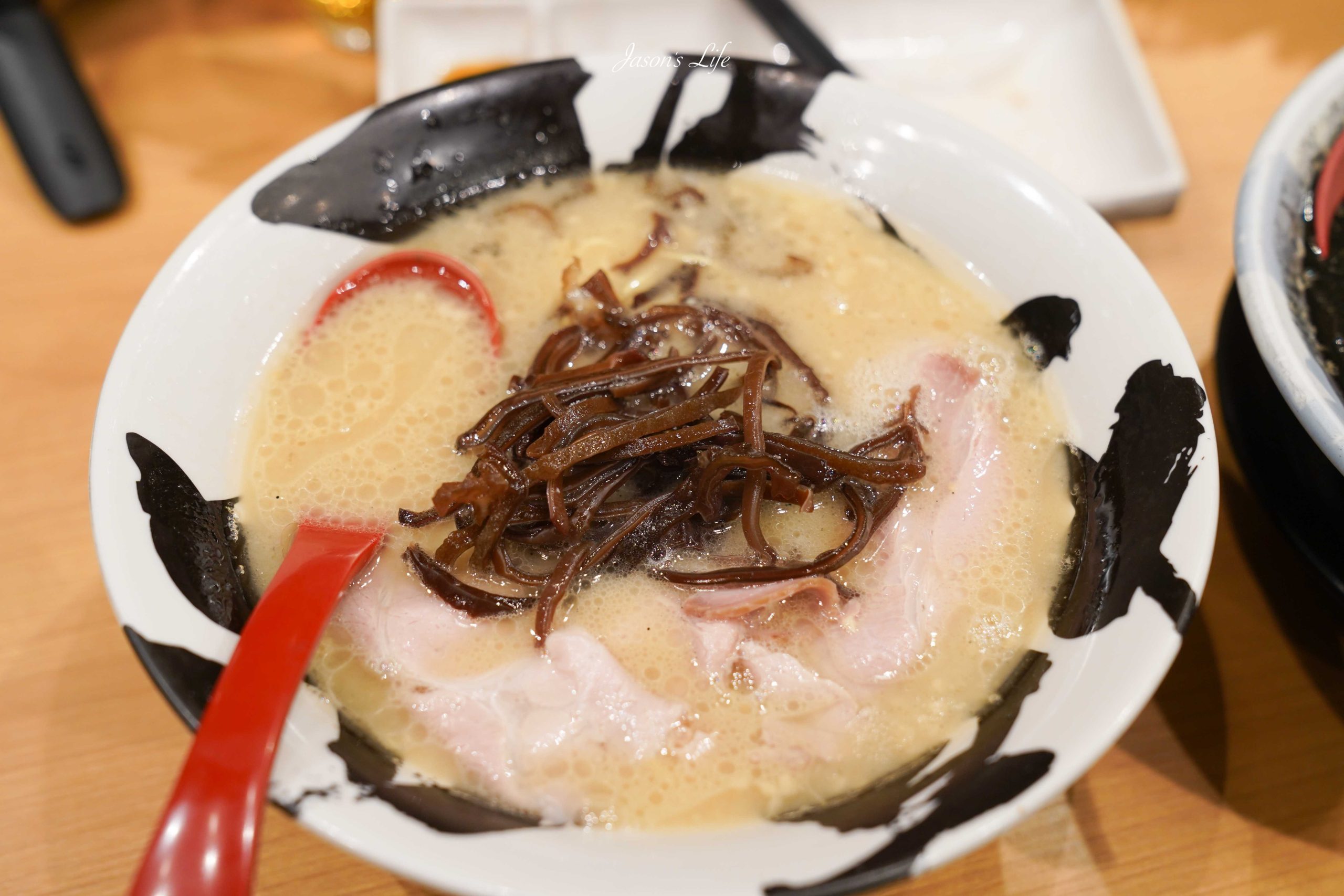 【日本神戶|美食】神戶賀正軒拉麵三宮店。濃厚豚骨湯頭代表名店,四種風味拉麵,蒜味也超推薦,三宮必吃拉麵推薦 @Jason's Life