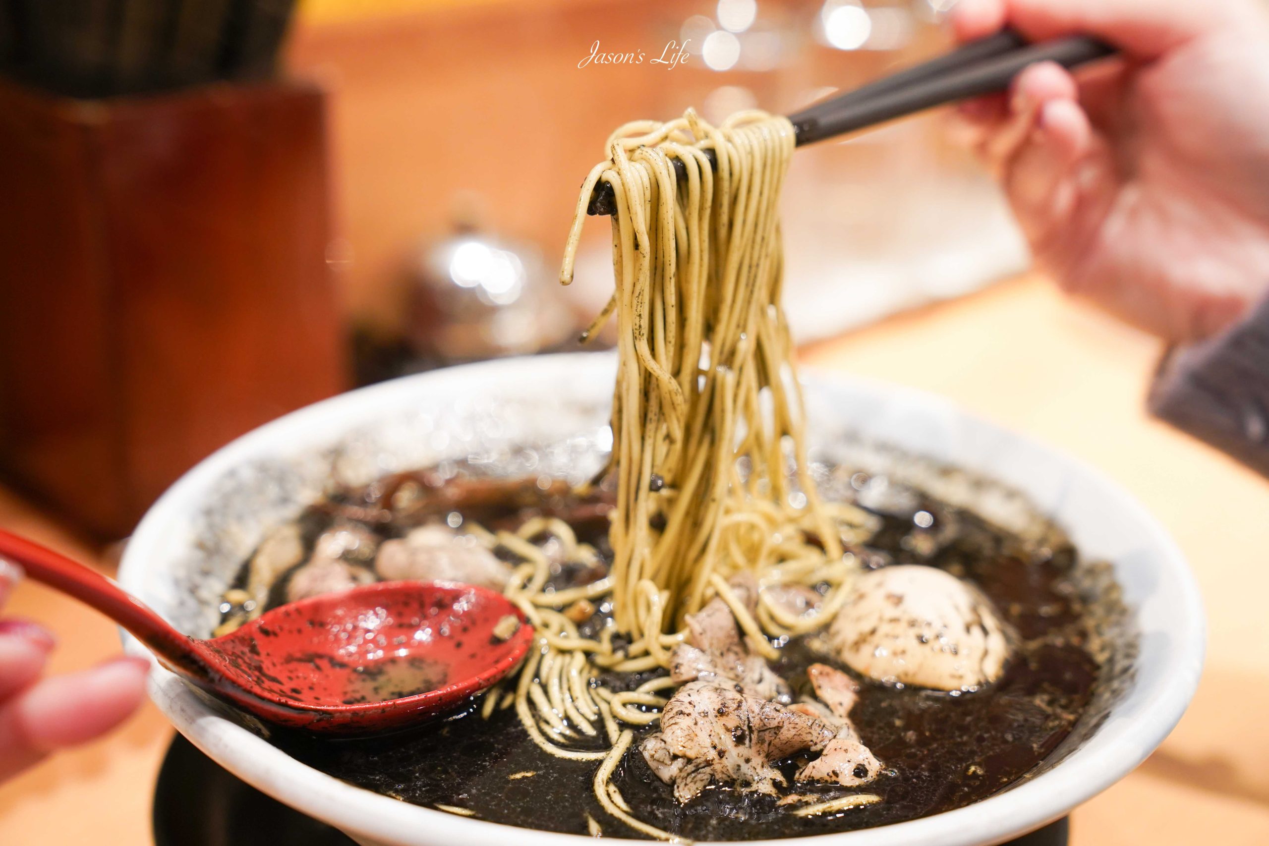 【日本神戶|美食】神戶賀正軒拉麵三宮店。濃厚豚骨湯頭代表名店,四種風味拉麵,蒜味也超推薦,三宮必吃拉麵推薦 @Jason's Life