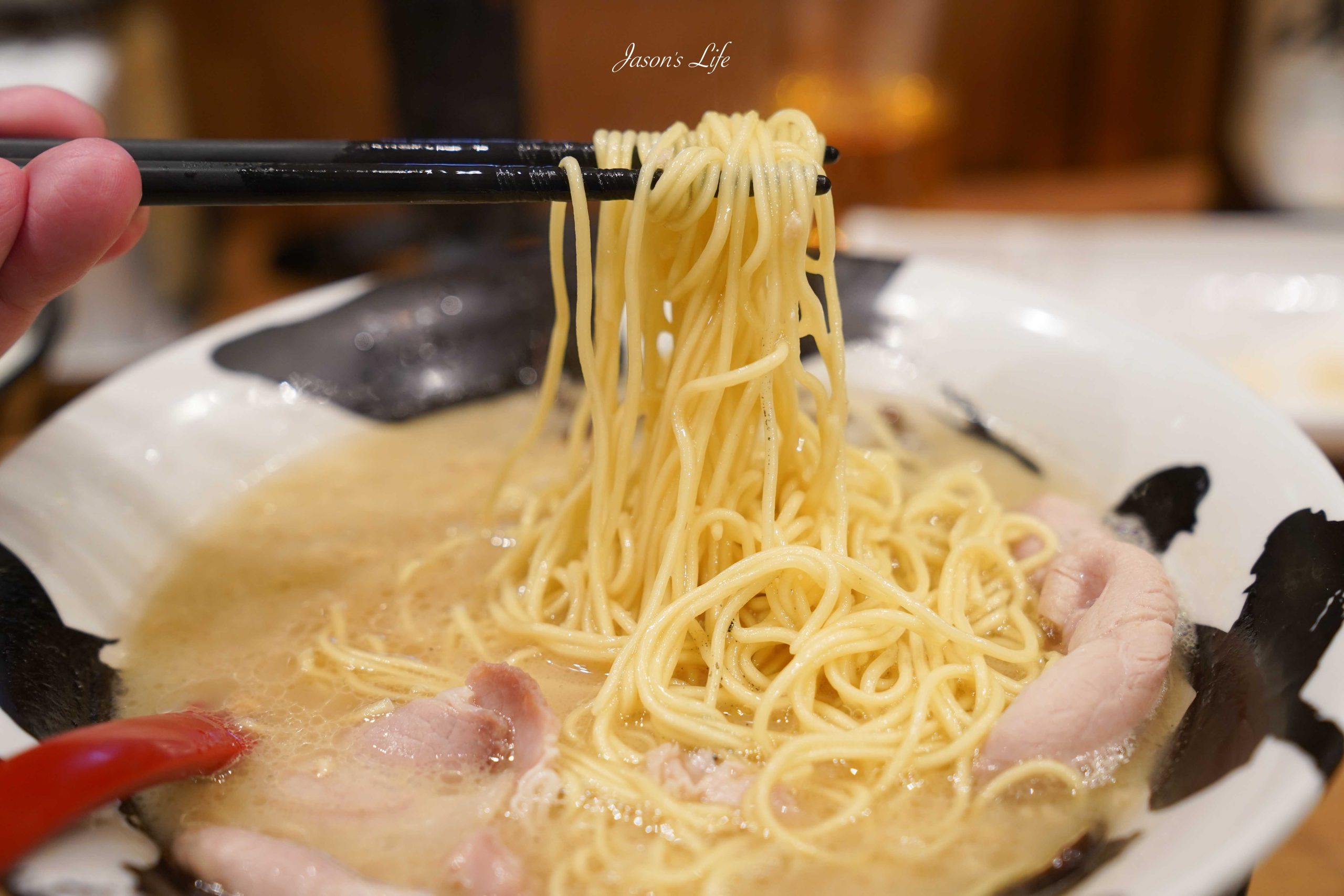 【日本神戶｜美食】神戶賀正軒拉麵三宮店。濃厚豚骨湯頭代表名店，四種風味拉麵，蒜味也超推薦，三宮必吃拉麵推薦 @Jason's Life