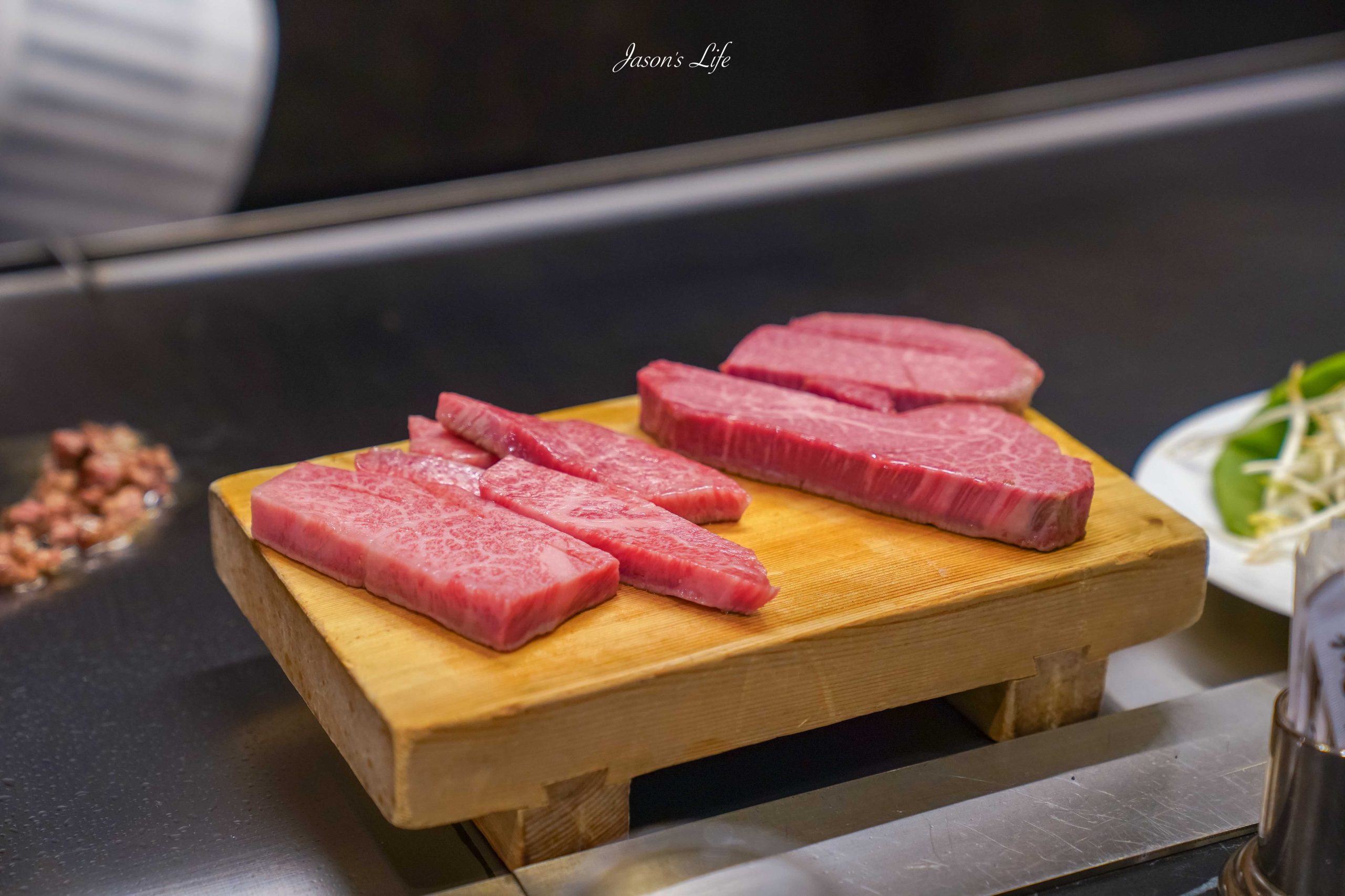 【日本神戶｜美食】MOURIYAモーリヤ 三宮店。神戶牛排推薦，鐵板燒百年名店，A5神戶牛入口即化的極致美味 @Jason's Life