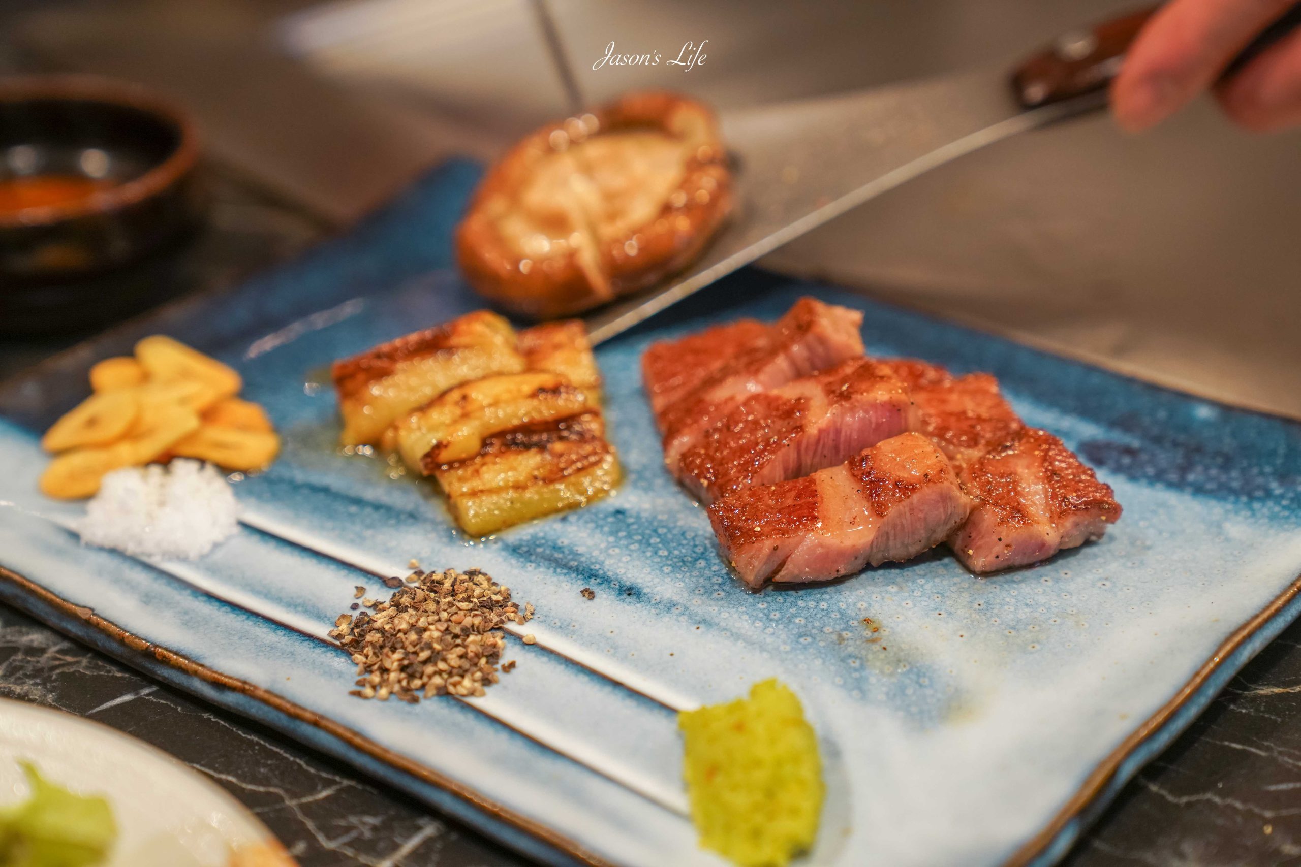 【日本神戶｜美食】MOURIYAモーリヤ 三宮店。神戶牛排推薦，鐵板燒百年名店，A5神戶牛入口即化的極致美味 @Jason's Life