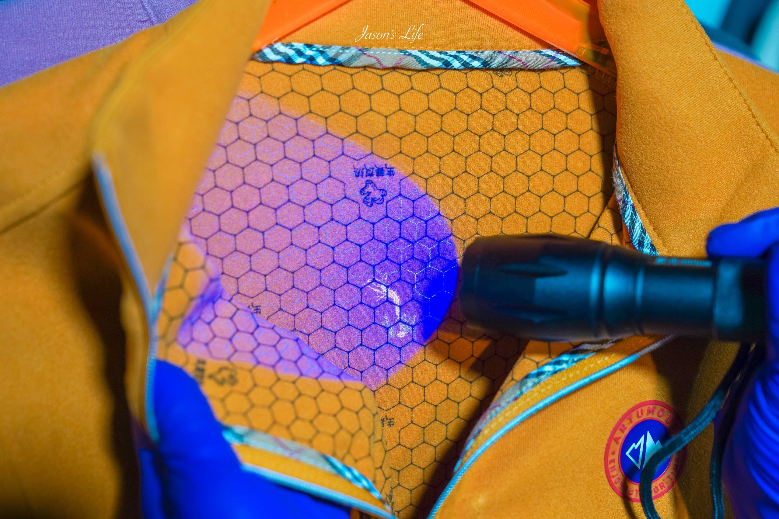 【台北中山｜特賣情報】風雪狼獨家代理特賣會。夏季款透氣冰絲上衣，冬季款下殺石墨烯外套特價中 @Jason's Life