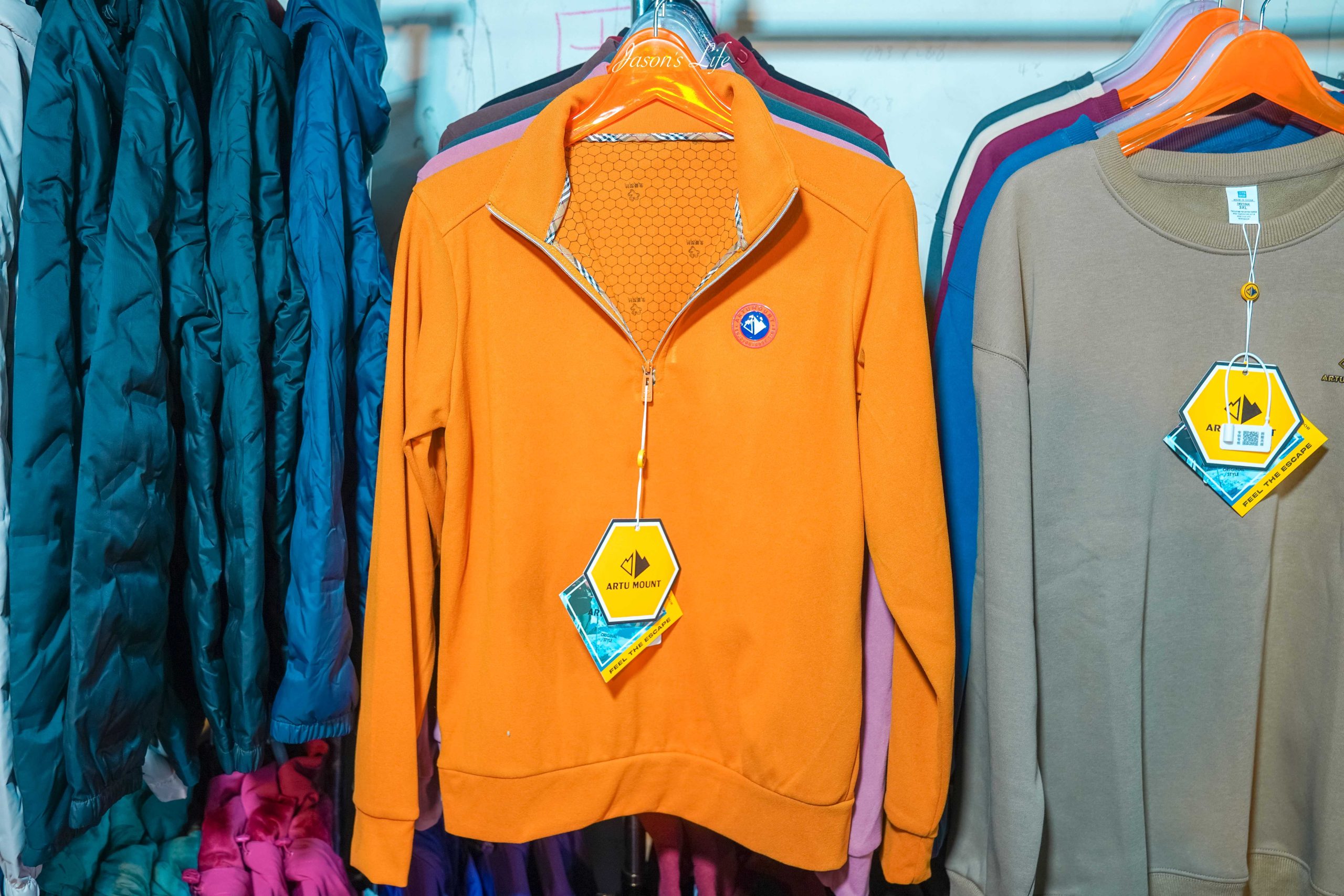 【台北中山｜特賣情報】風雪狼獨家代理特賣會。夏季款透氣冰絲上衣，冬季款下殺石墨烯外套特價中 @Jason's Life