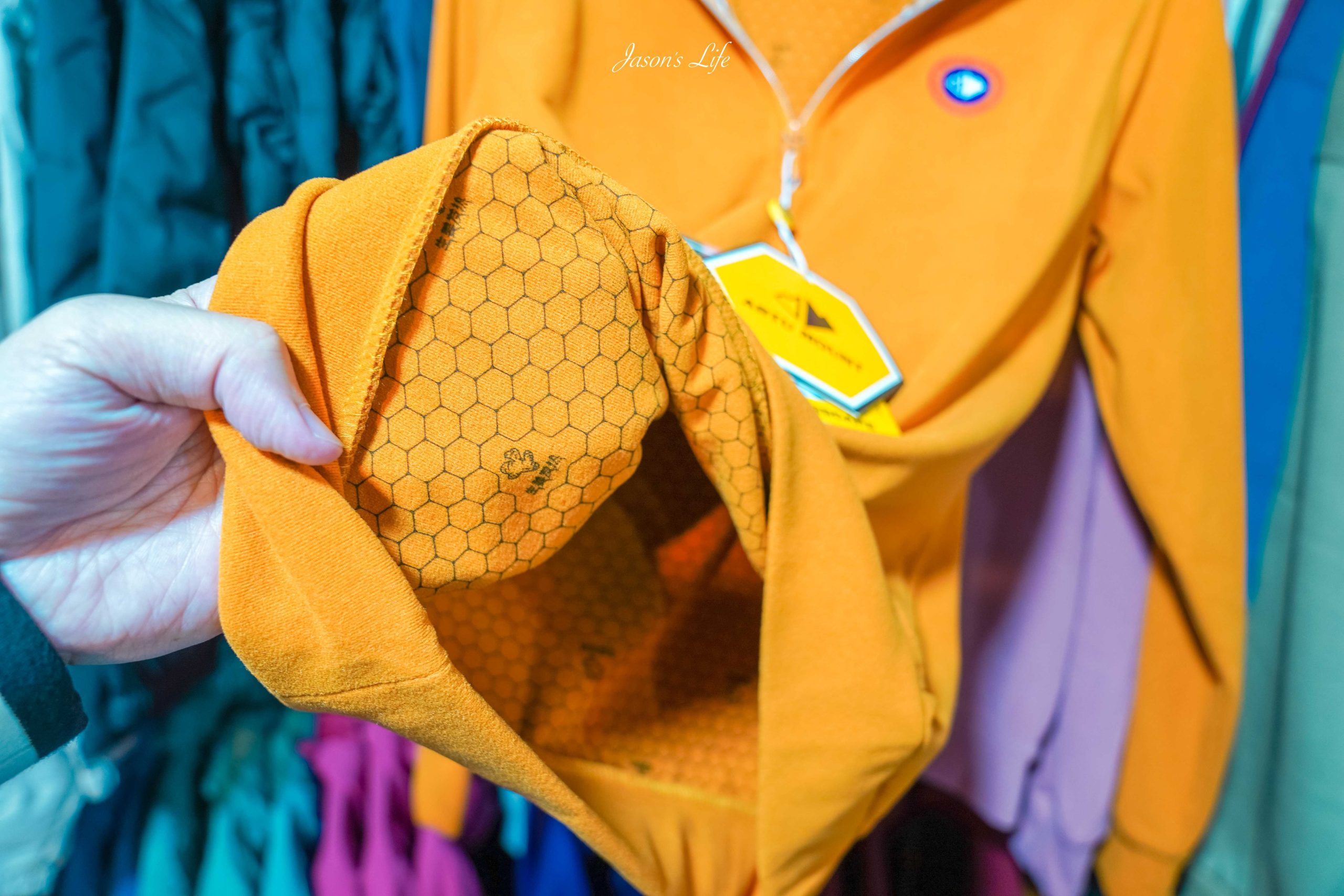 【台北中山｜特賣情報】風雪狼獨家代理特賣會。夏季款透氣冰絲上衣，冬季款下殺石墨烯外套特價中 @Jason's Life