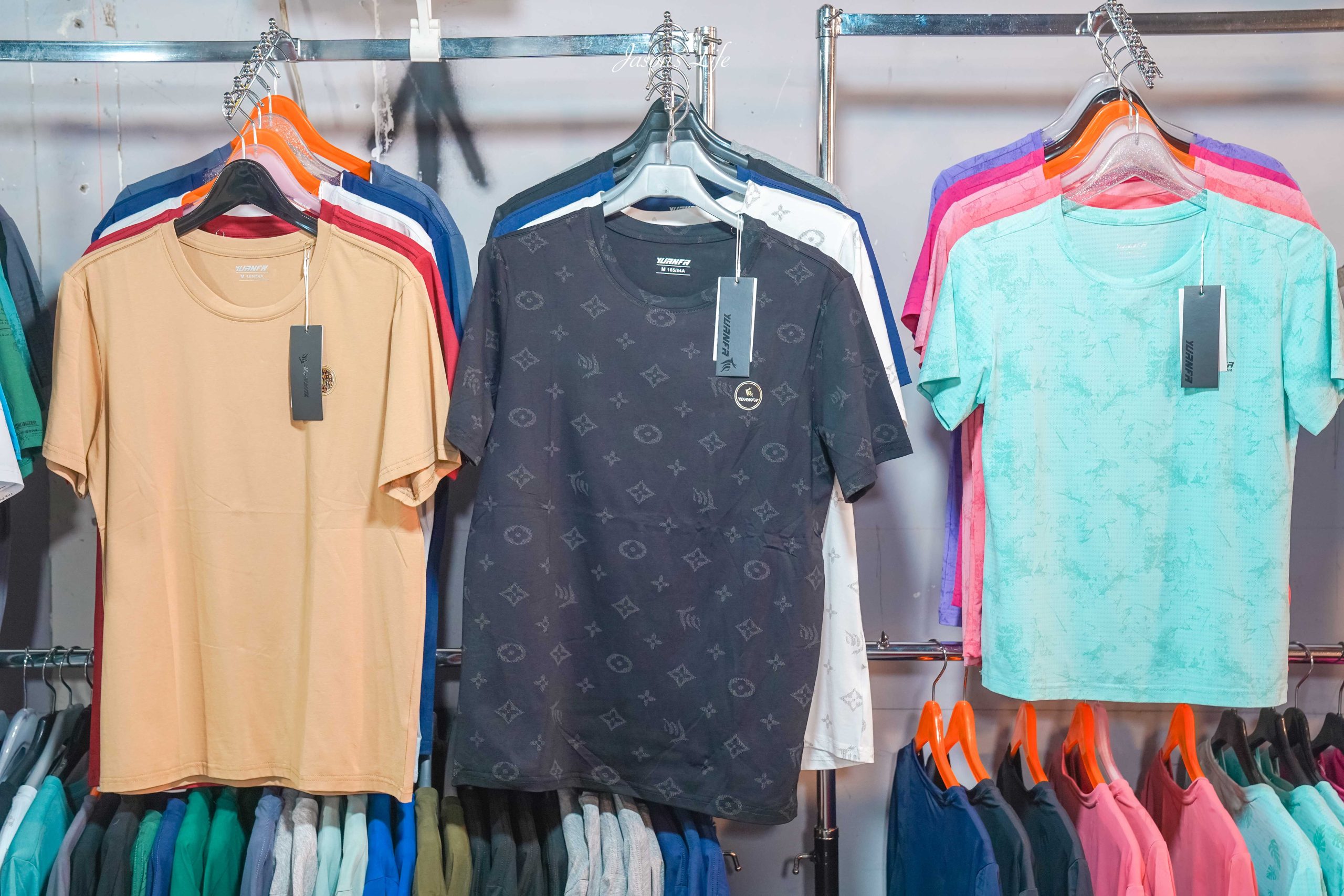 【台北中山｜特賣情報】風雪狼獨家代理特賣會。夏季款透氣冰絲上衣，冬季款下殺石墨烯外套特價中 @Jason's Life