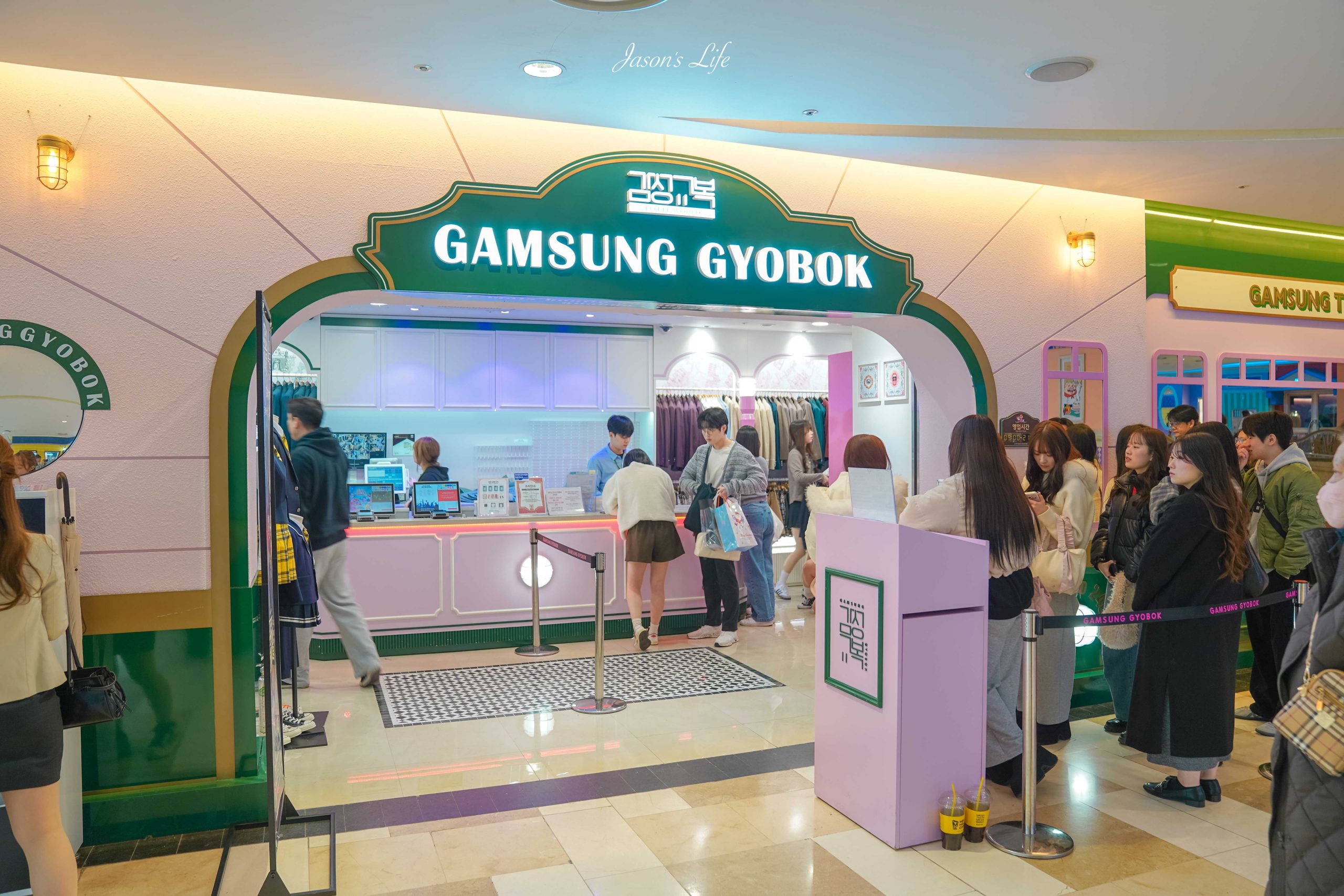 【韓國首爾|景點】감성교복 롯데월드점(感性校服 樂天世界店)。樂天世界校服體驗完整攻略,租借流程、價格、拍照地點一次搞定! @Jason's Life