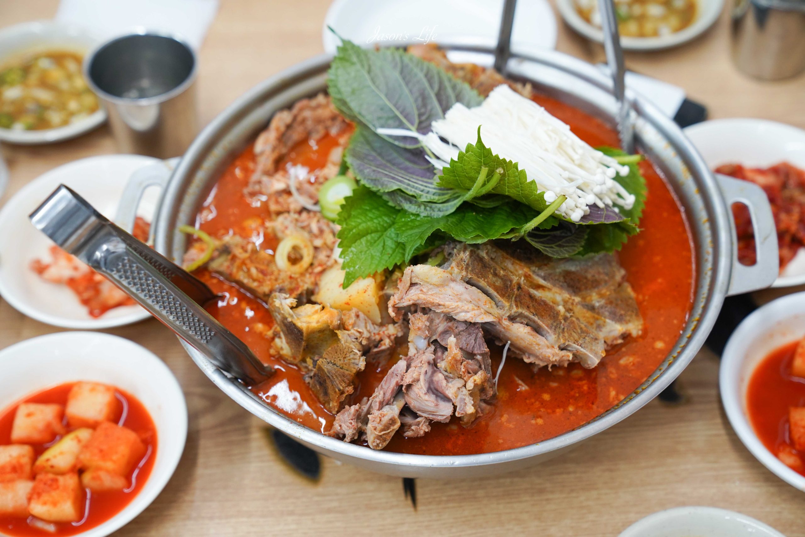 【韓國首爾｜美食】소문난성수감자탕(祖傳三代馬鈴薯排骨店)。首爾聖水洞美食：白鍾元推薦、祖傳三代傳承的馬鈴薯排骨湯排隊名店 @Jason's Life