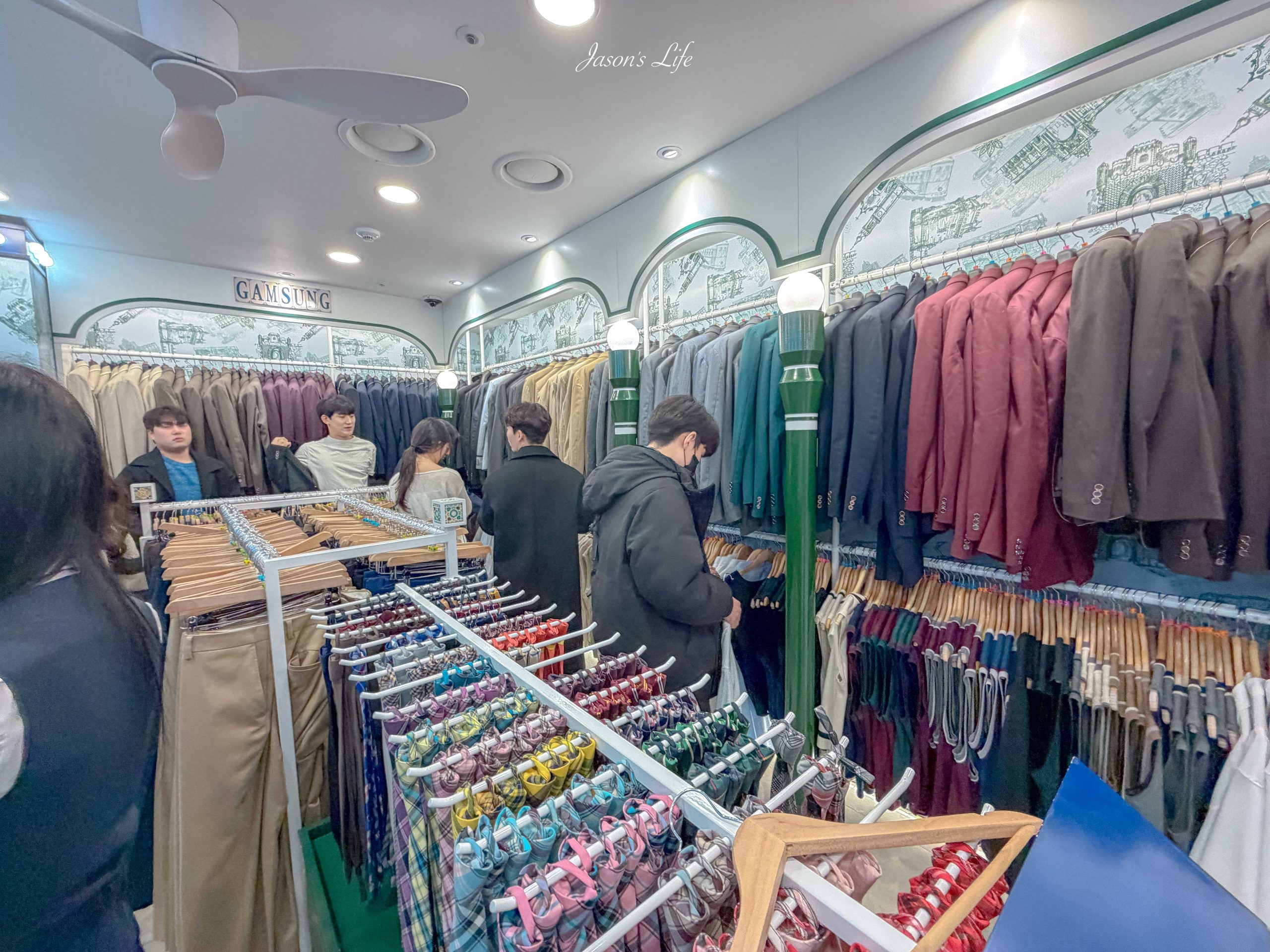 【韓國首爾｜景點】감성교복 롯데월드점(感性校服 樂天世界店)。樂天世界校服體驗完整攻略，租借流程、價格、拍照地點一次搞定！ @Jason's Life