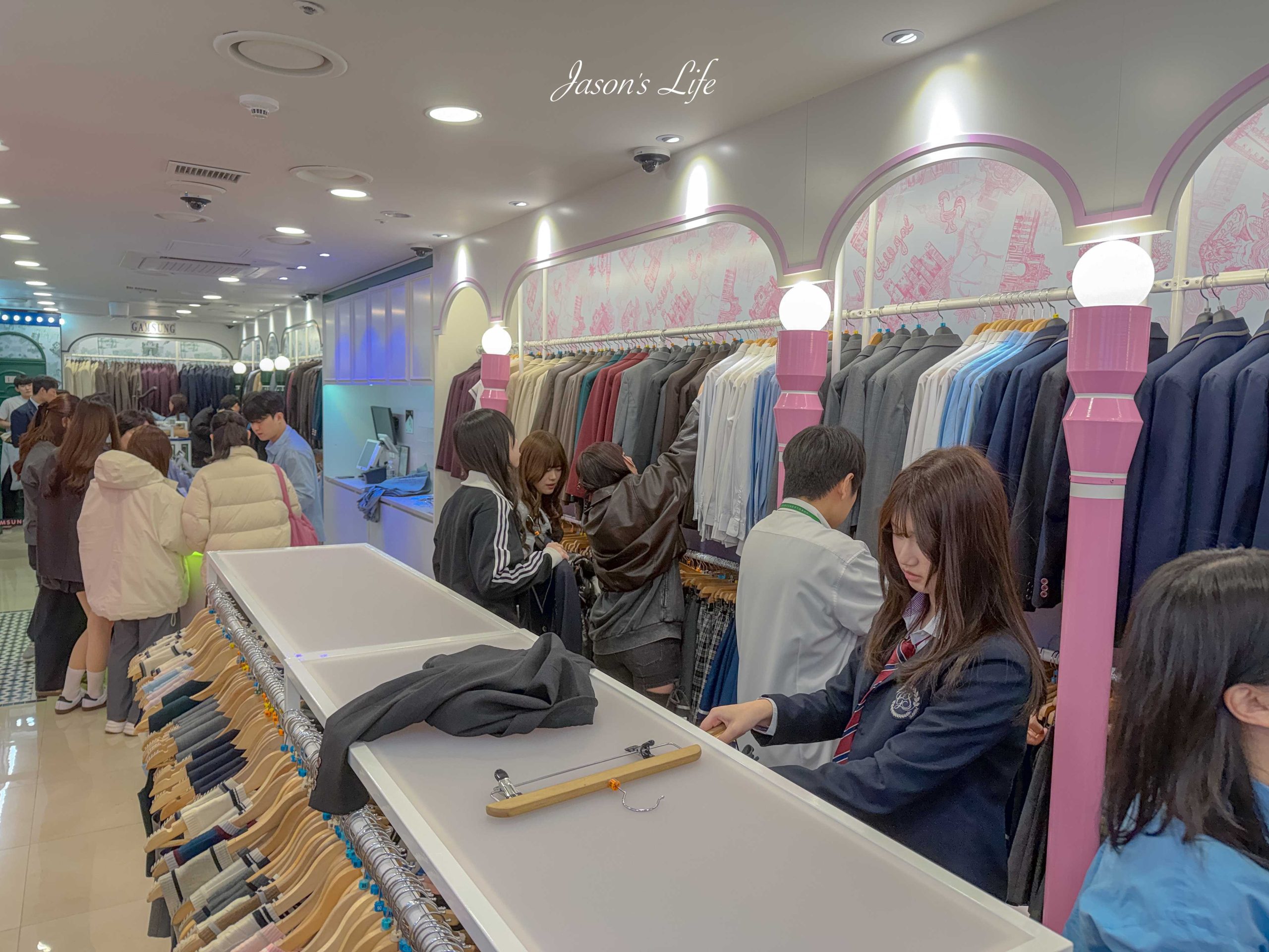 【韓國首爾|景點】감성교복 롯데월드점(感性校服 樂天世界店)。樂天世界校服體驗完整攻略,租借流程、價格、拍照地點一次搞定! @Jason's Life