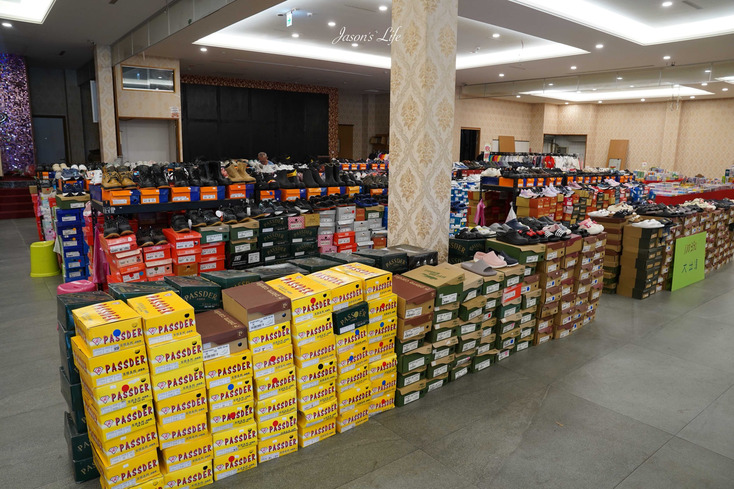 【彰化員林｜特賣情報】員林聯合特賣會。休閒鞋款690元起，夏季款透氣冰絲上衣，四件只要1000元，童書75折 @Jason's Life