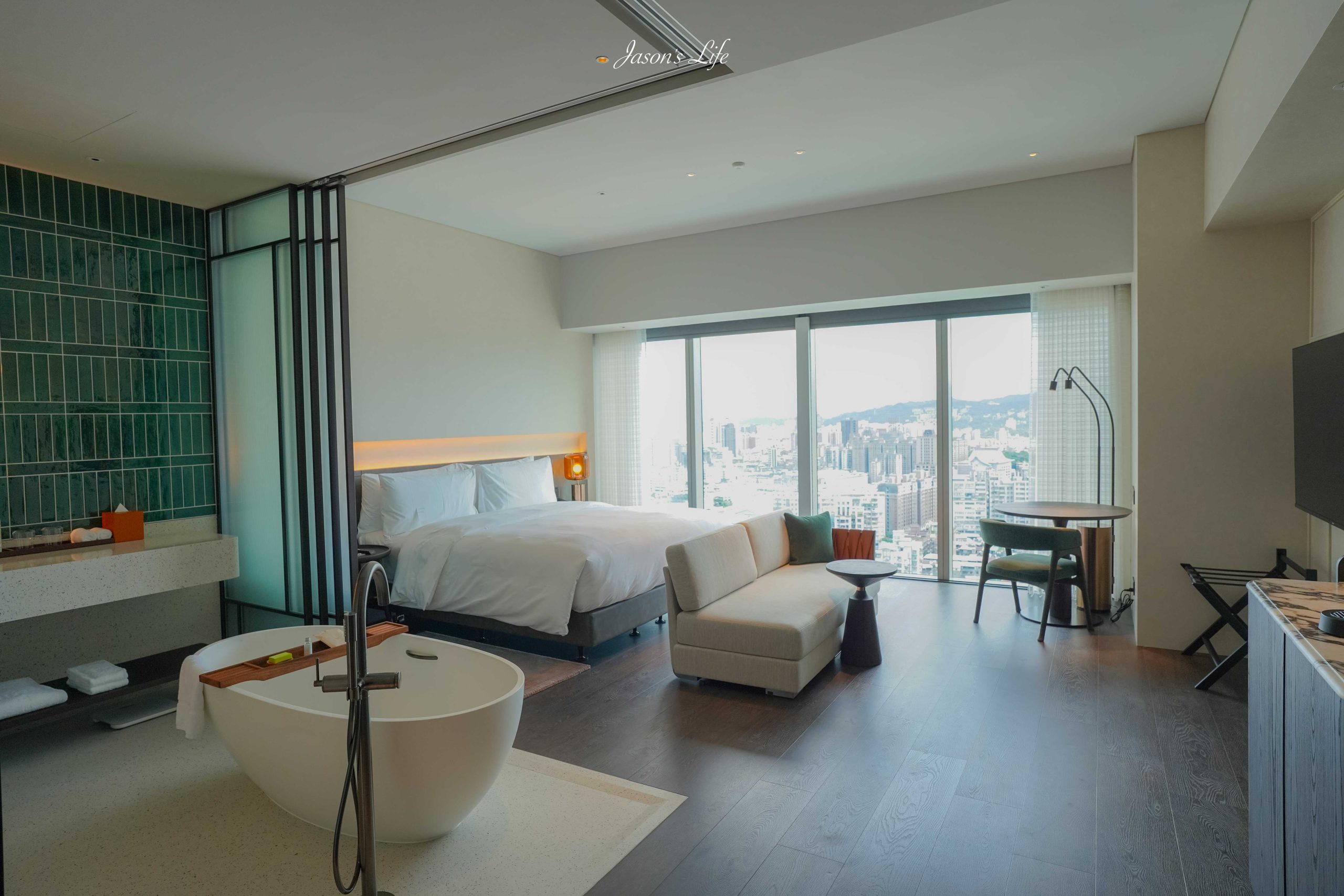 【新北板橋｜住宿】板橋住宿推薦｜台北板橋馥華艾美酒店Le M&eacute;ridien Taipei Banqiao開箱！18樓星空酒吧LUMI Bar、高空溫水泳池、花漾自助早餐全記錄 @Jason's Life