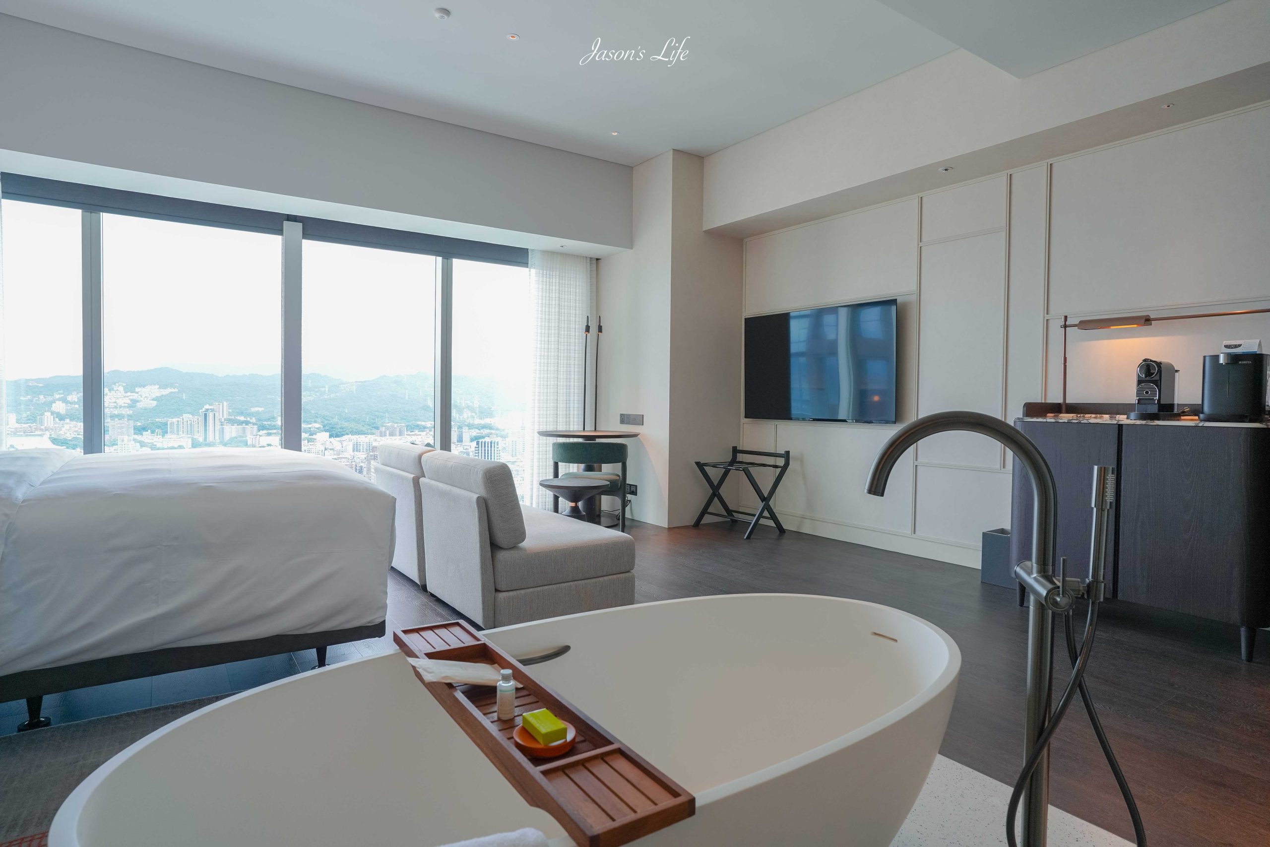 【新北板橋｜住宿】板橋住宿推薦｜台北板橋馥華艾美酒店Le M&eacute;ridien Taipei Banqiao開箱！18樓星空酒吧LUMI Bar、高空溫水泳池、花漾自助早餐全記錄 @Jason's Life